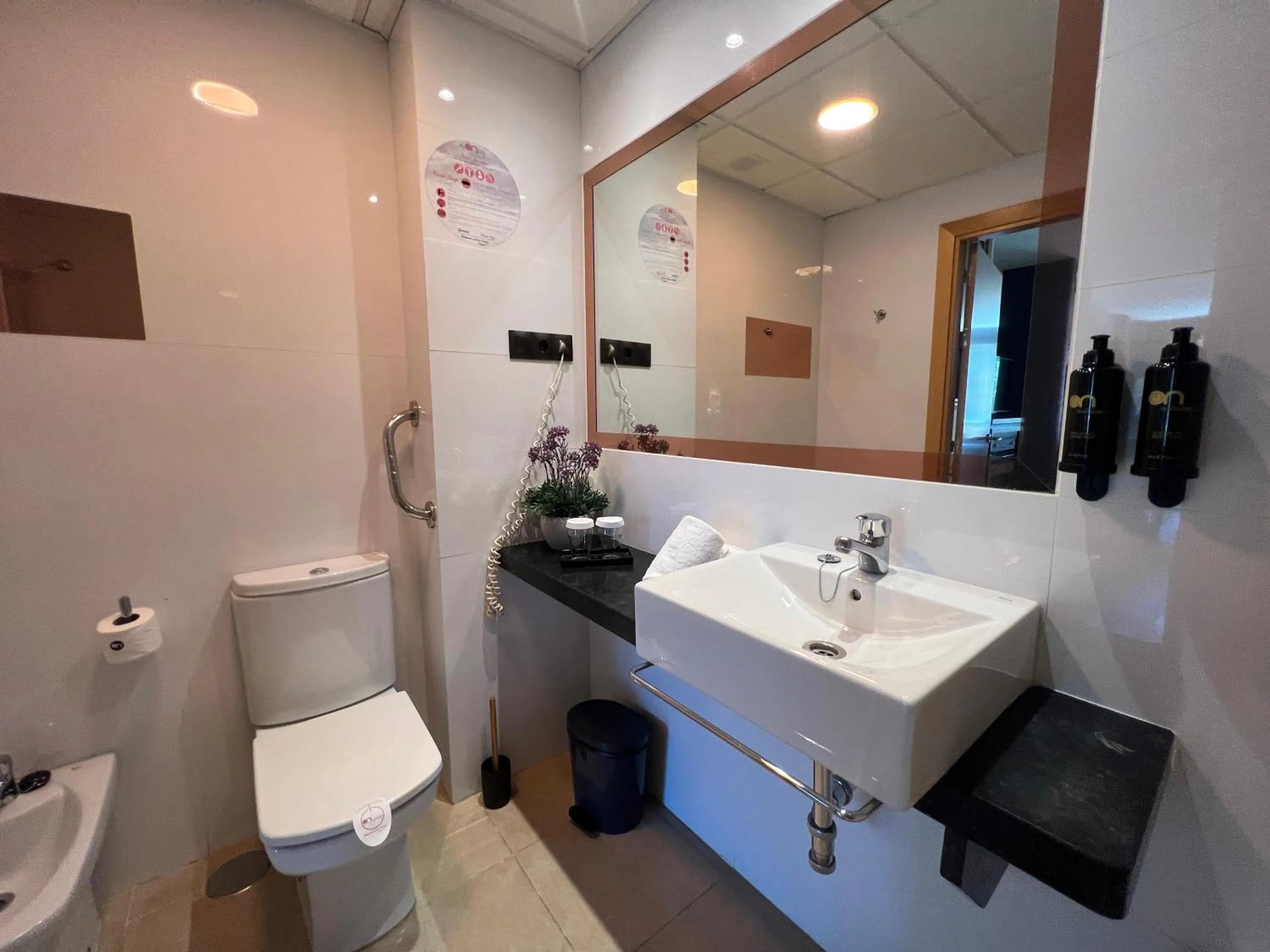 Bathroom in ON Family Islantilla