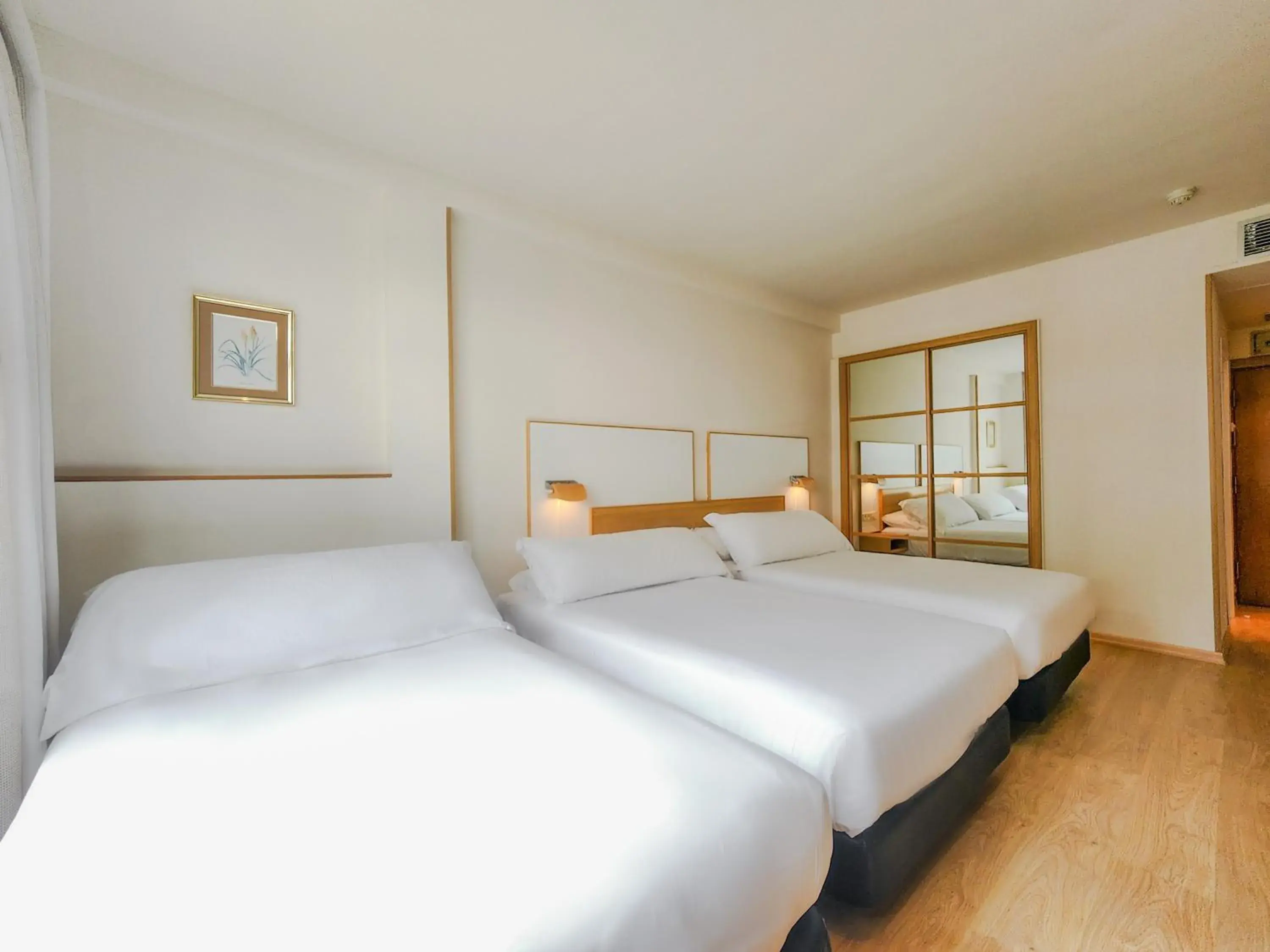 Triple Room with Garden View in Hotel Faranda Rías Altas Triple Room with Garden View in Hotel Faranda Rías Altas