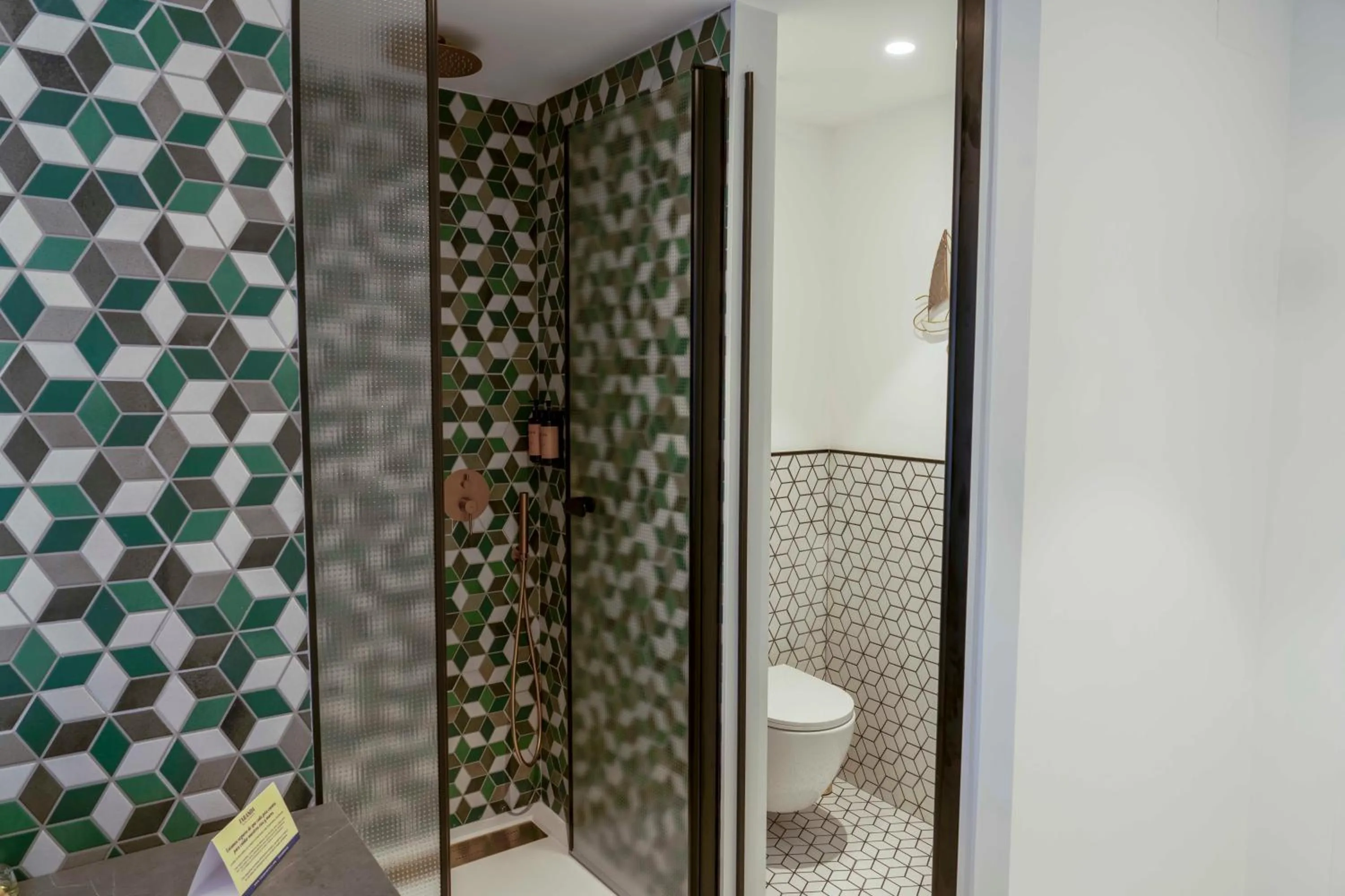 Shower in Hotel Faranda Rias Altas, Ascend Hotel Collection