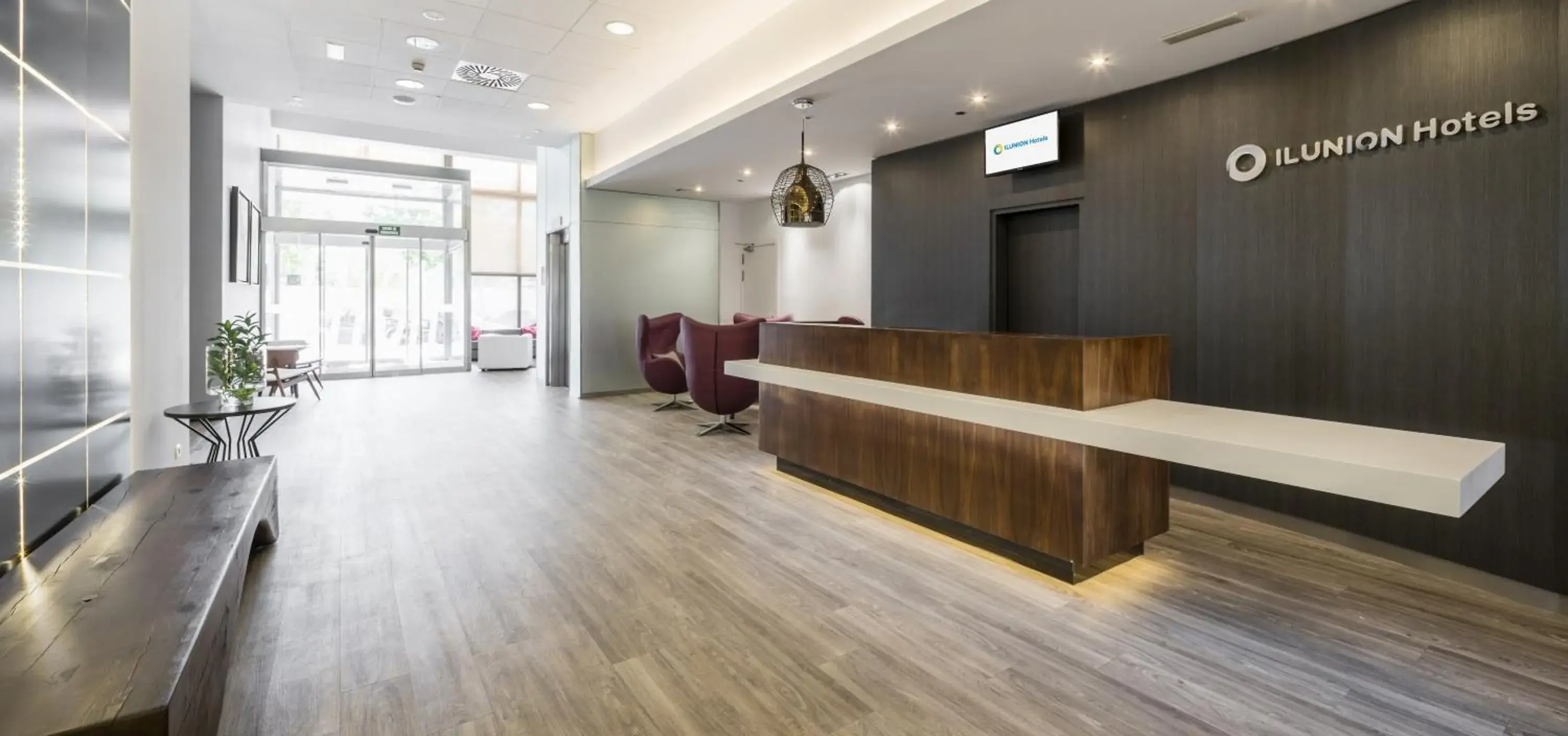 Lobby or reception in Ilunion Valencia 3 Lobby or reception in Ilunion Valencia 3