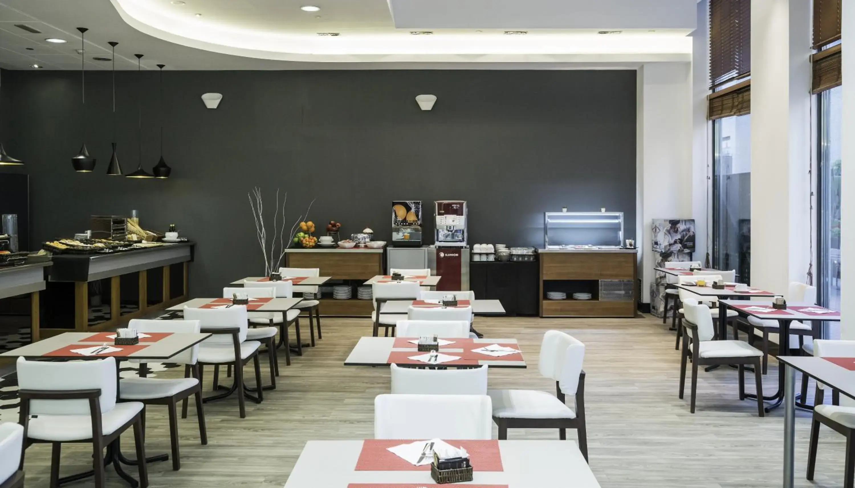 Restaurant/places to eat in Ilunion Valencia 3 Restaurant/places to eat in Ilunion Valencia 3