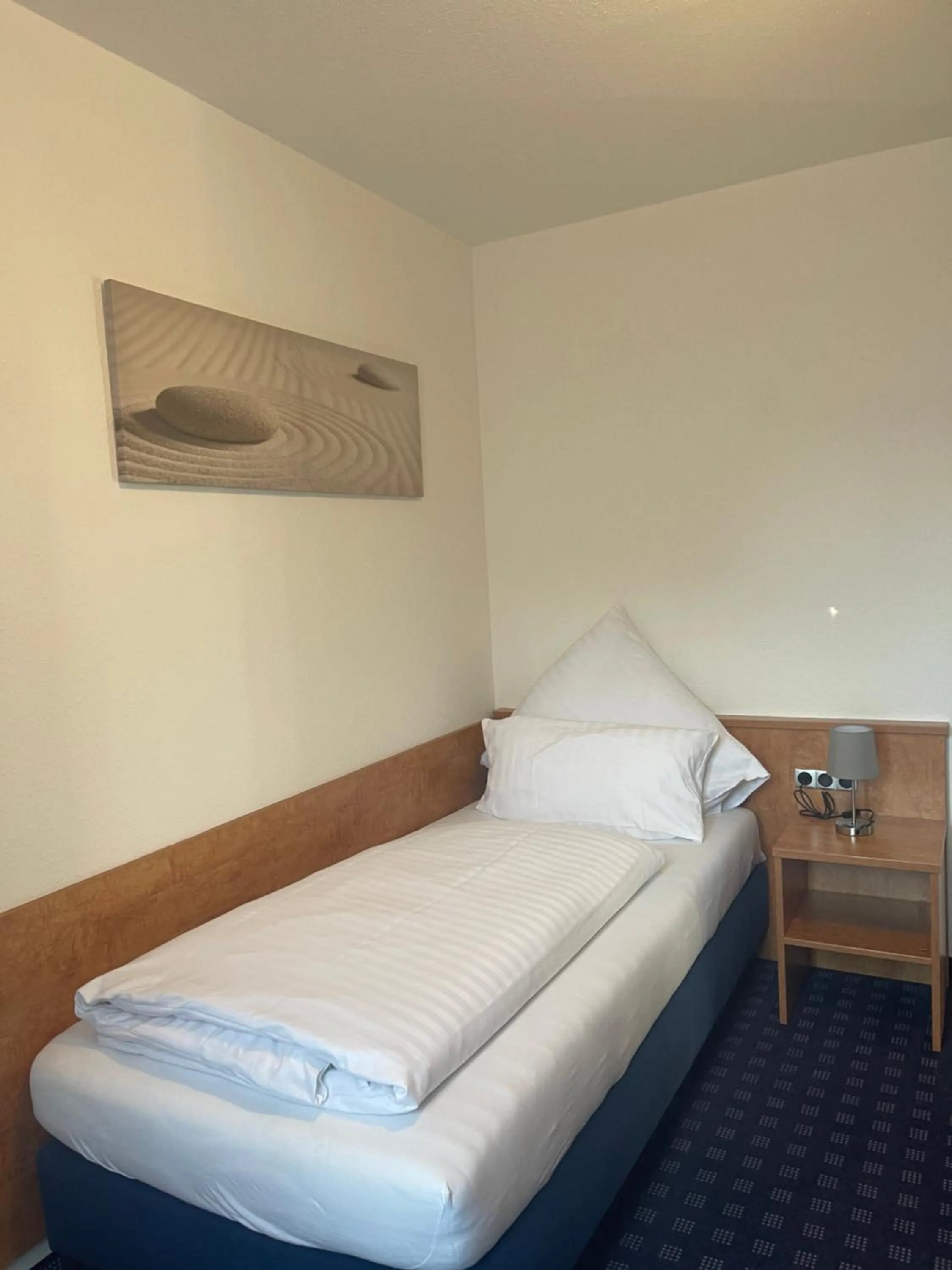 Bed in KRYSTALL Hotel