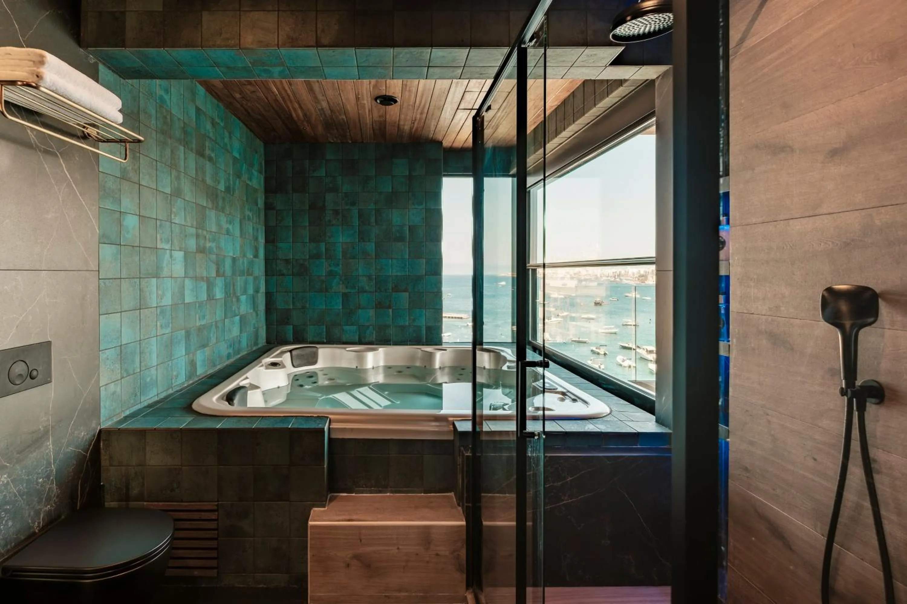 Hot Tub in Damare Resort & SPA