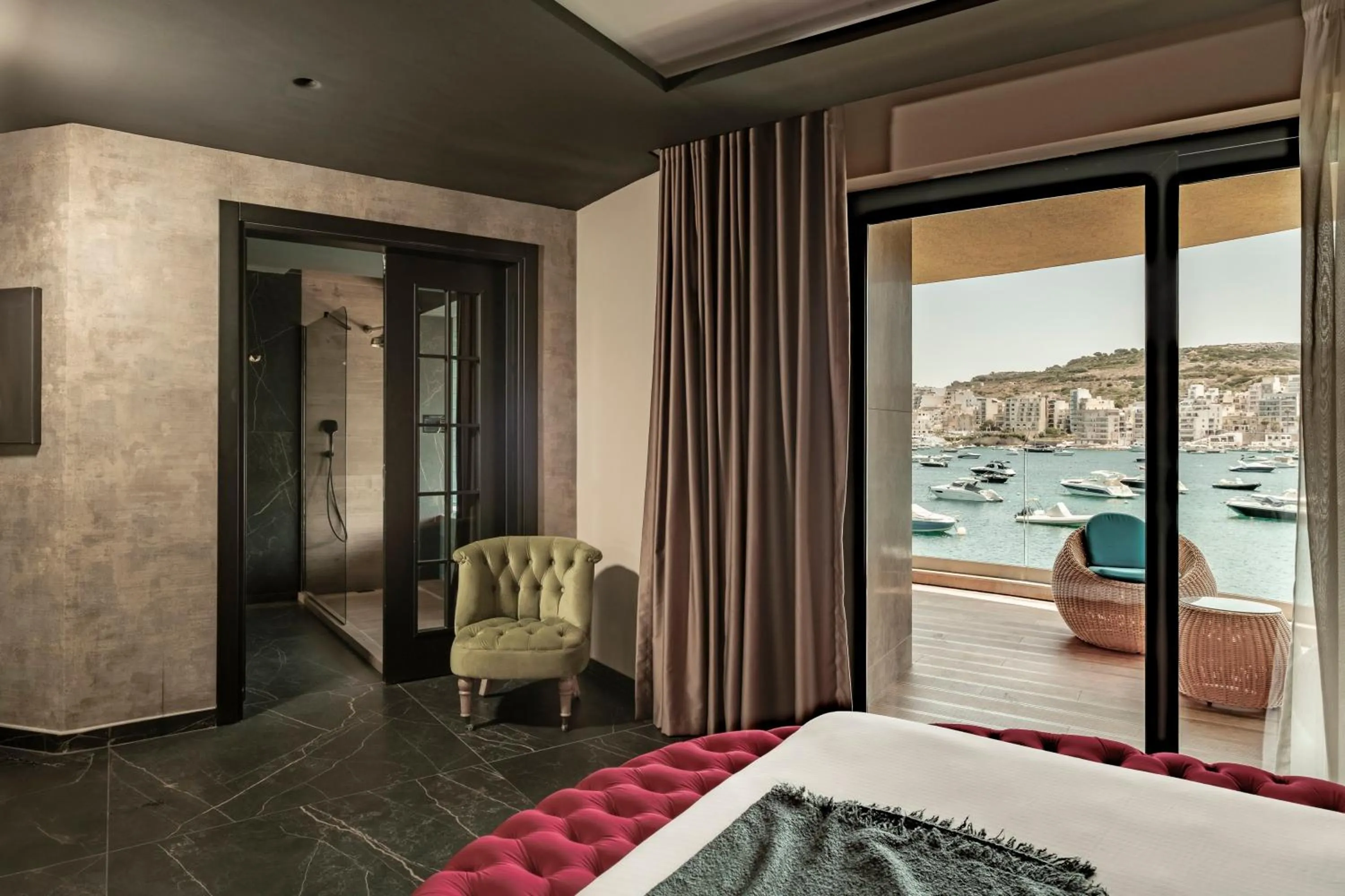 Shower in Damare Resort & SPA