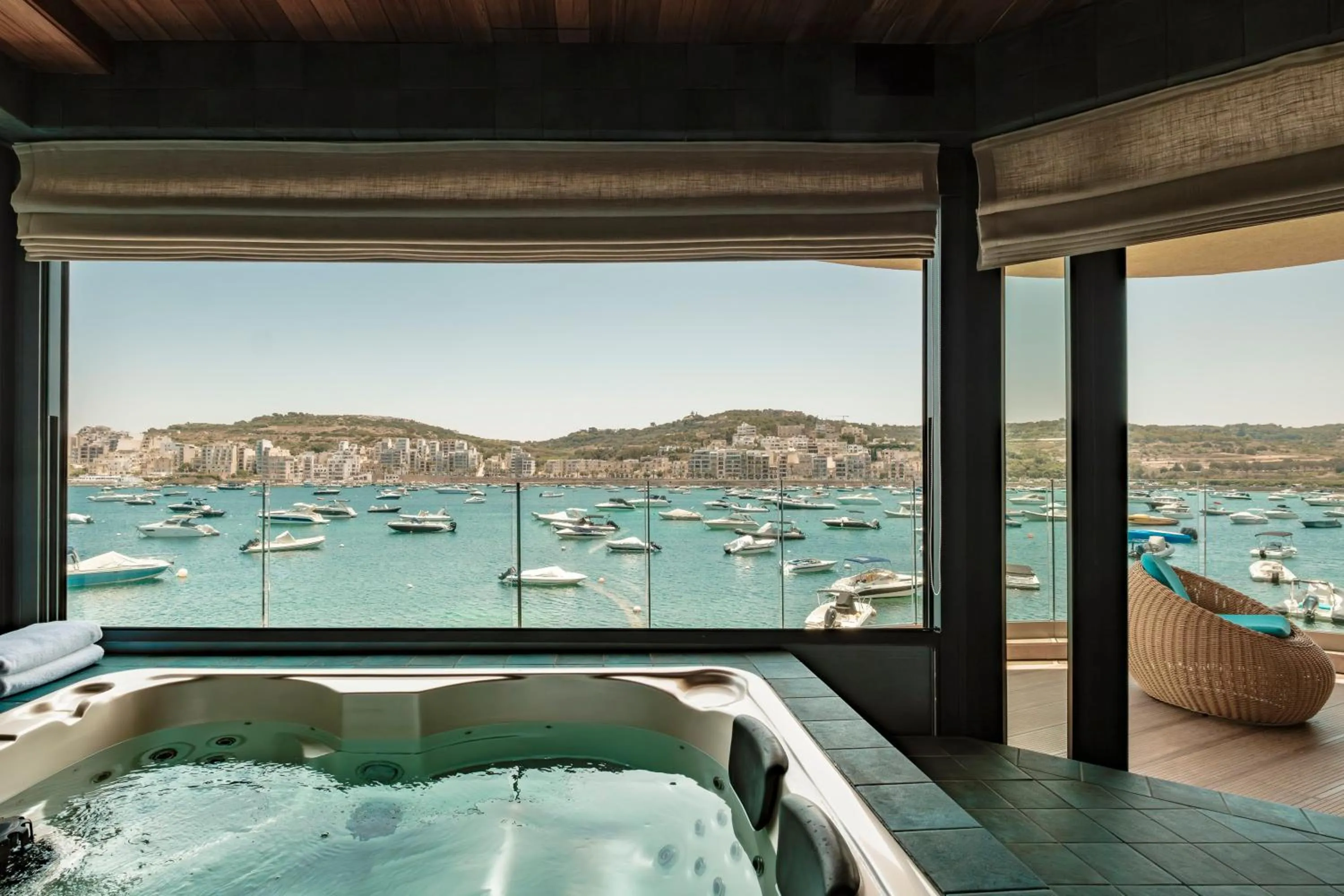 Hot Tub in Damare Resort & SPA