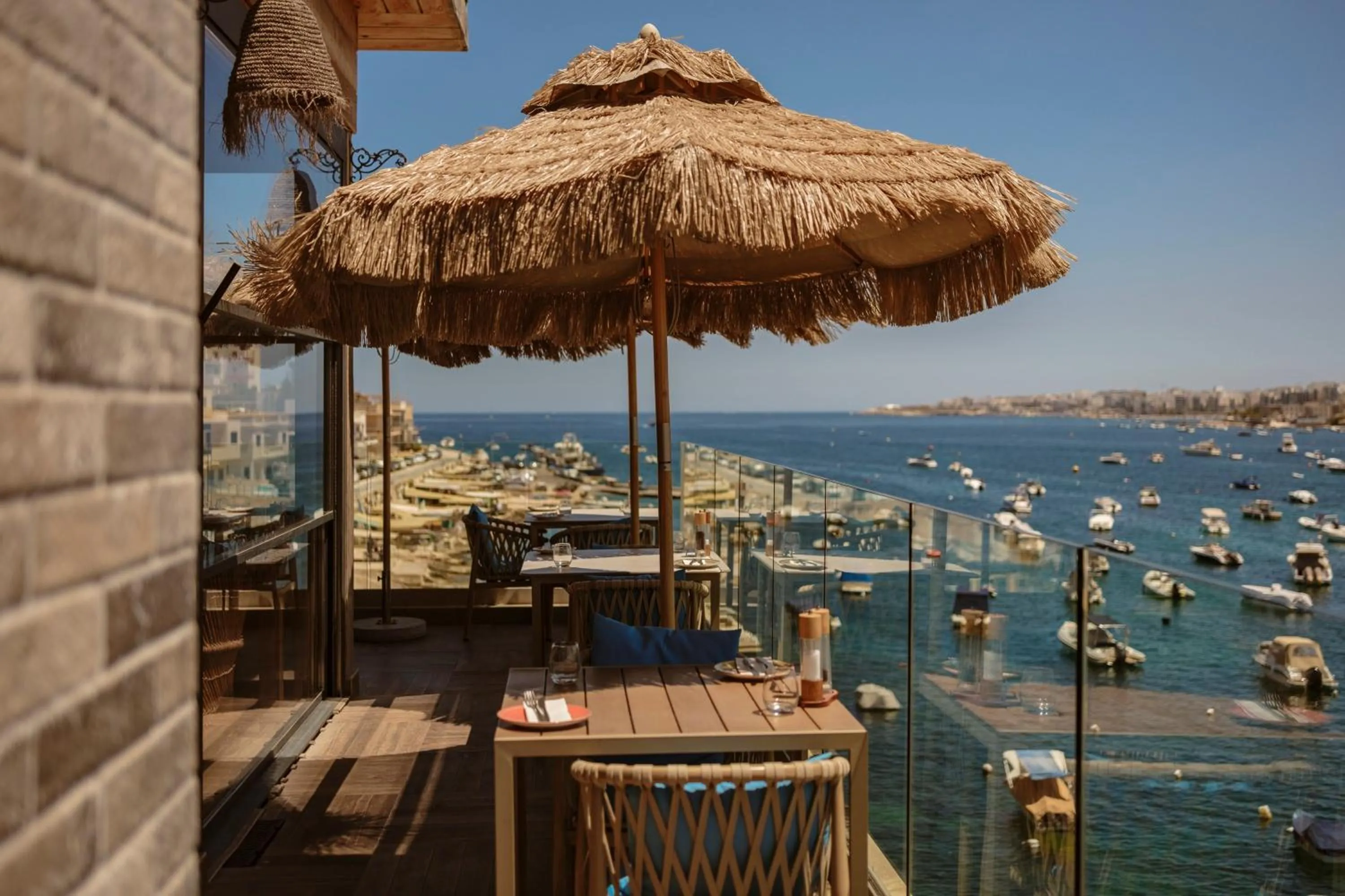 Restaurant/places to eat in Damare Resort & SPA