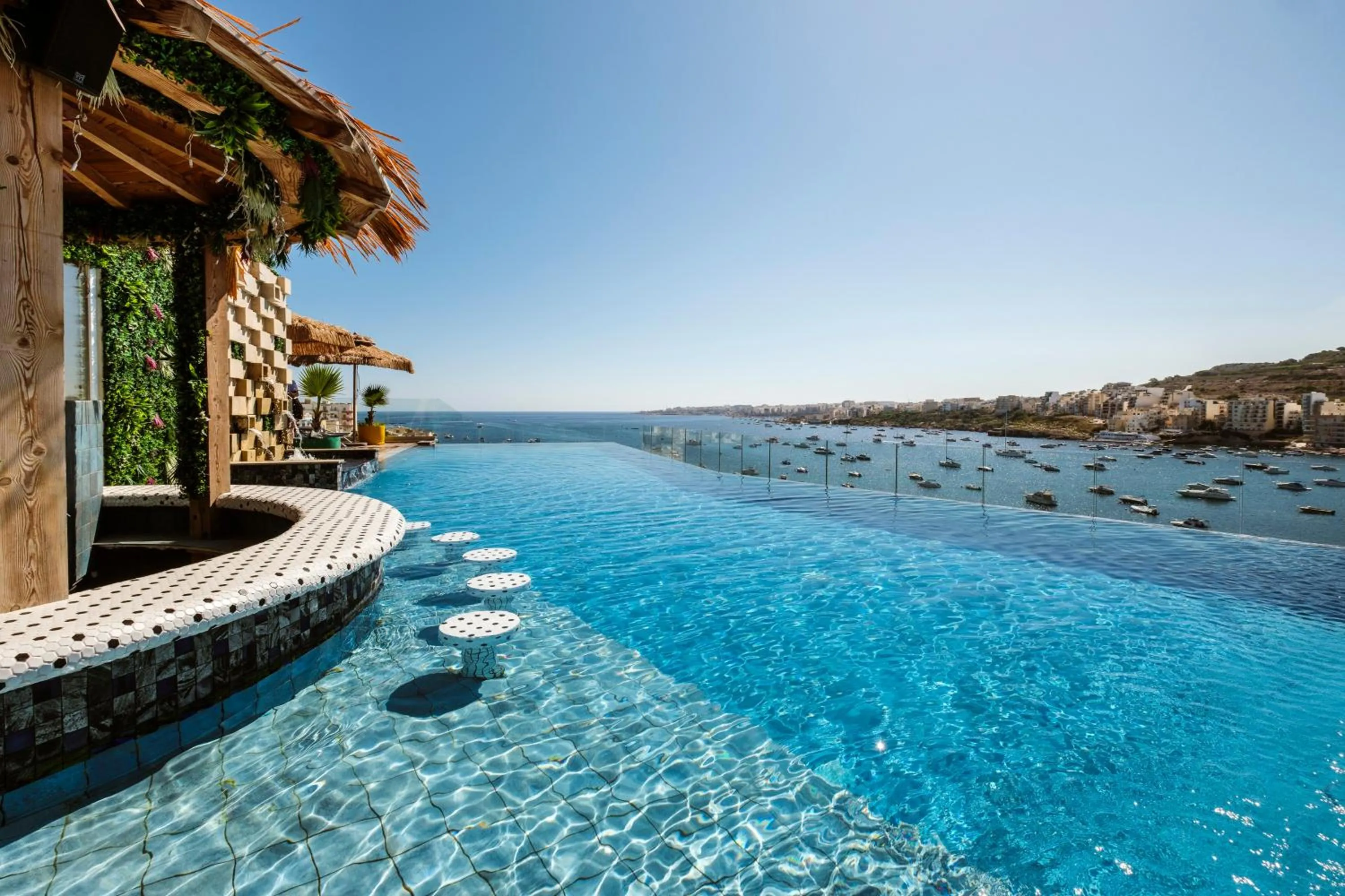 Swimming pool in Damare Resort & SPA