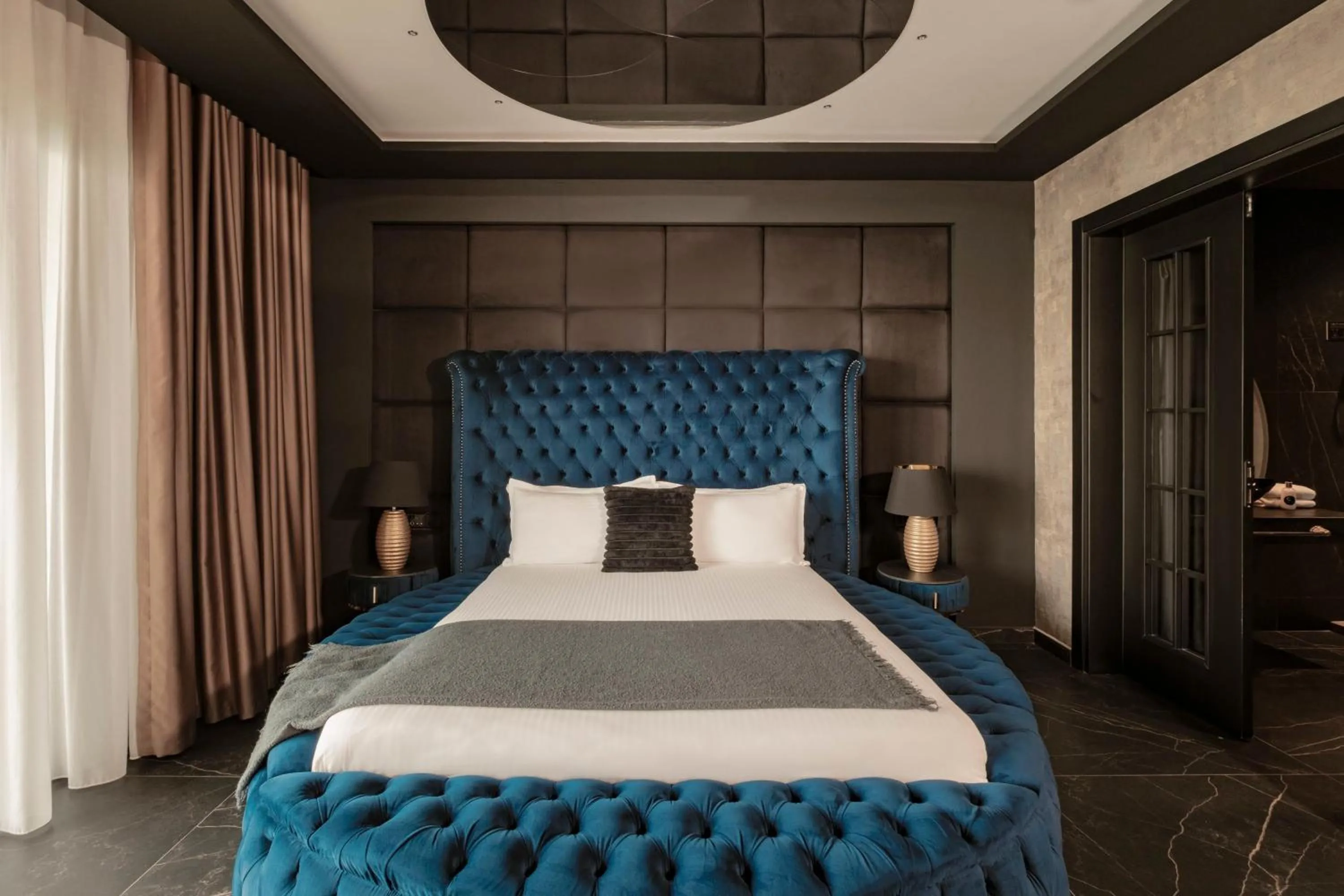 Bed in Damare Resort & SPA