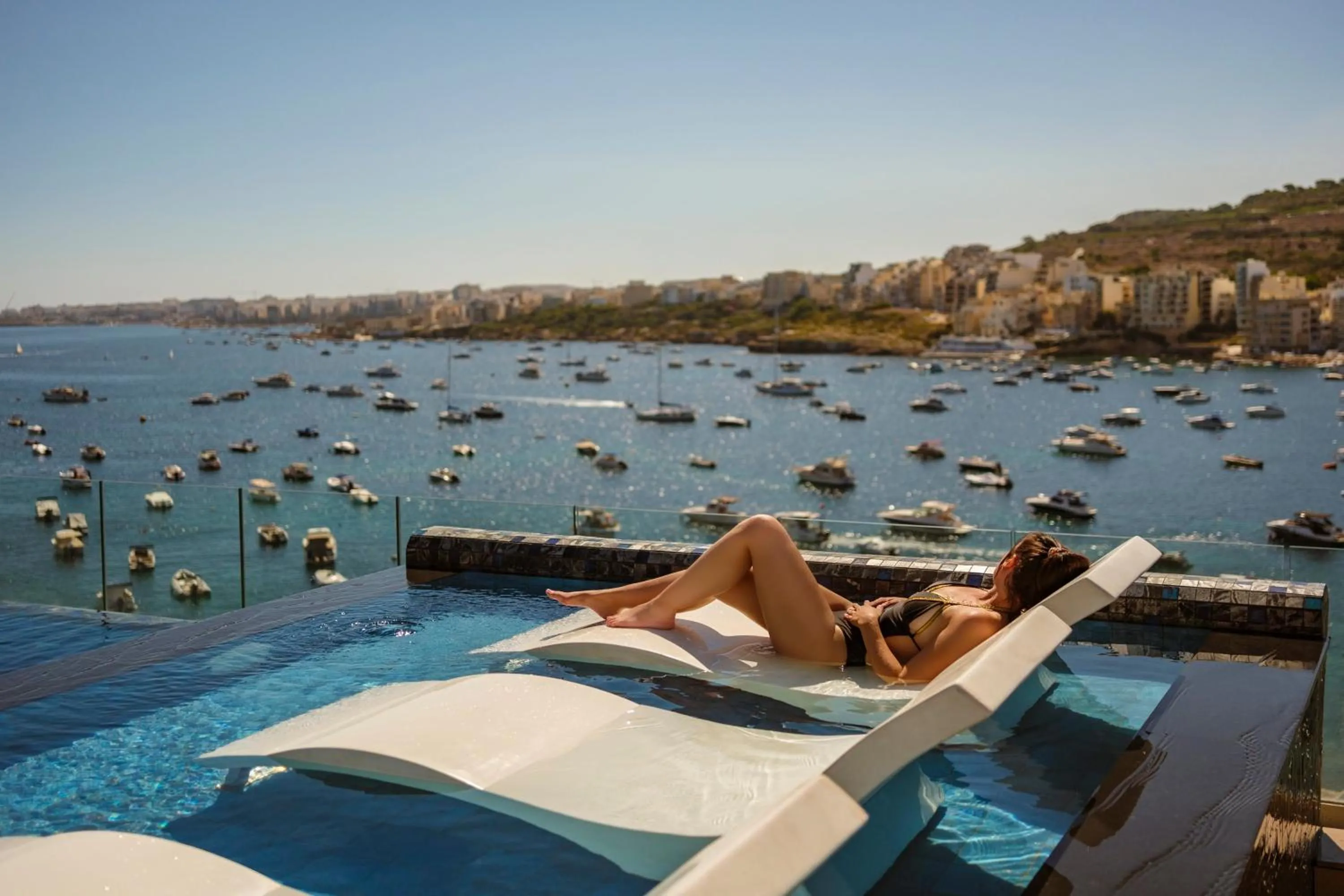 Swimming pool in Damare Resort & SPA