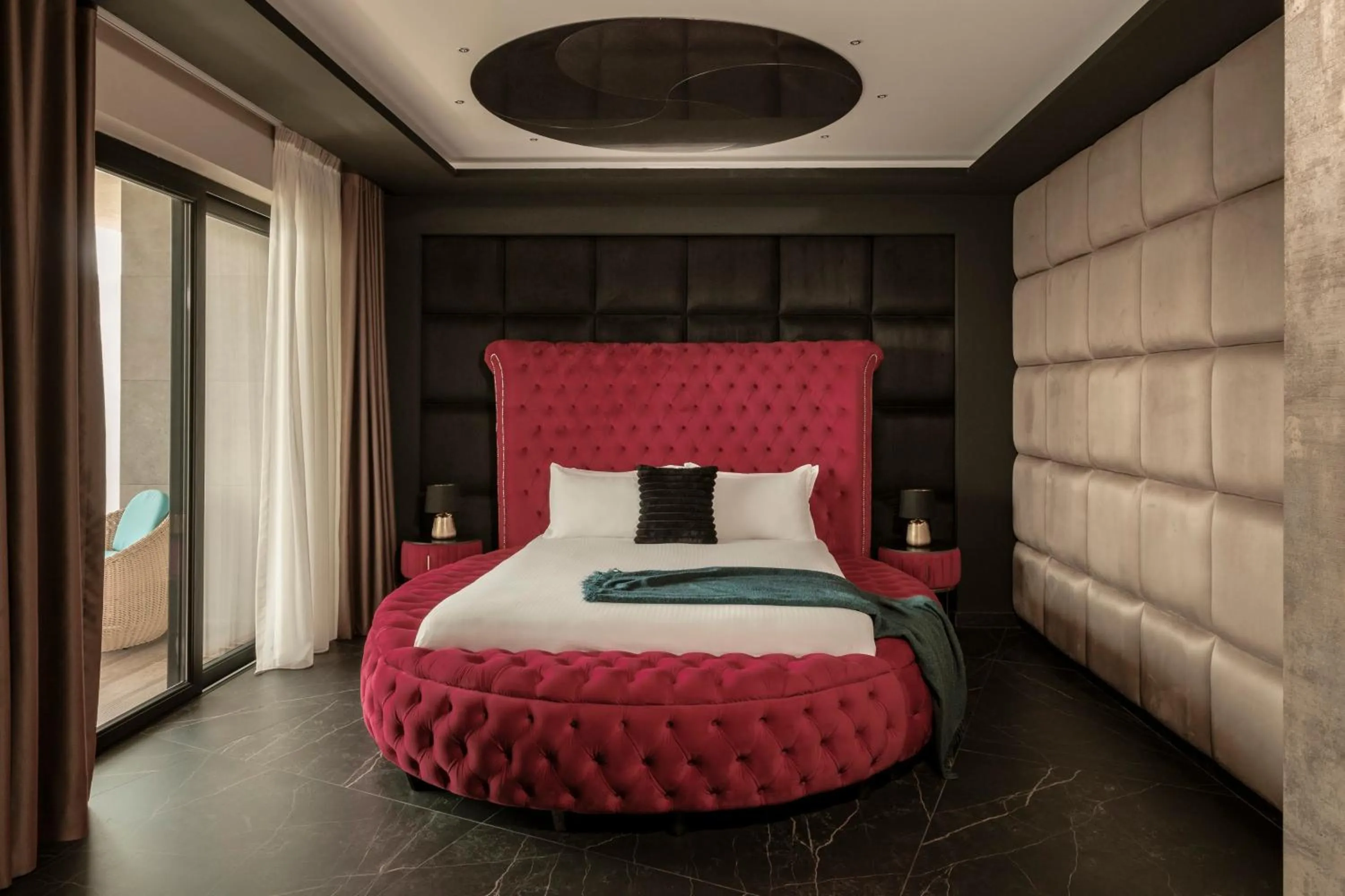 Bed in Damare Resort & SPA
