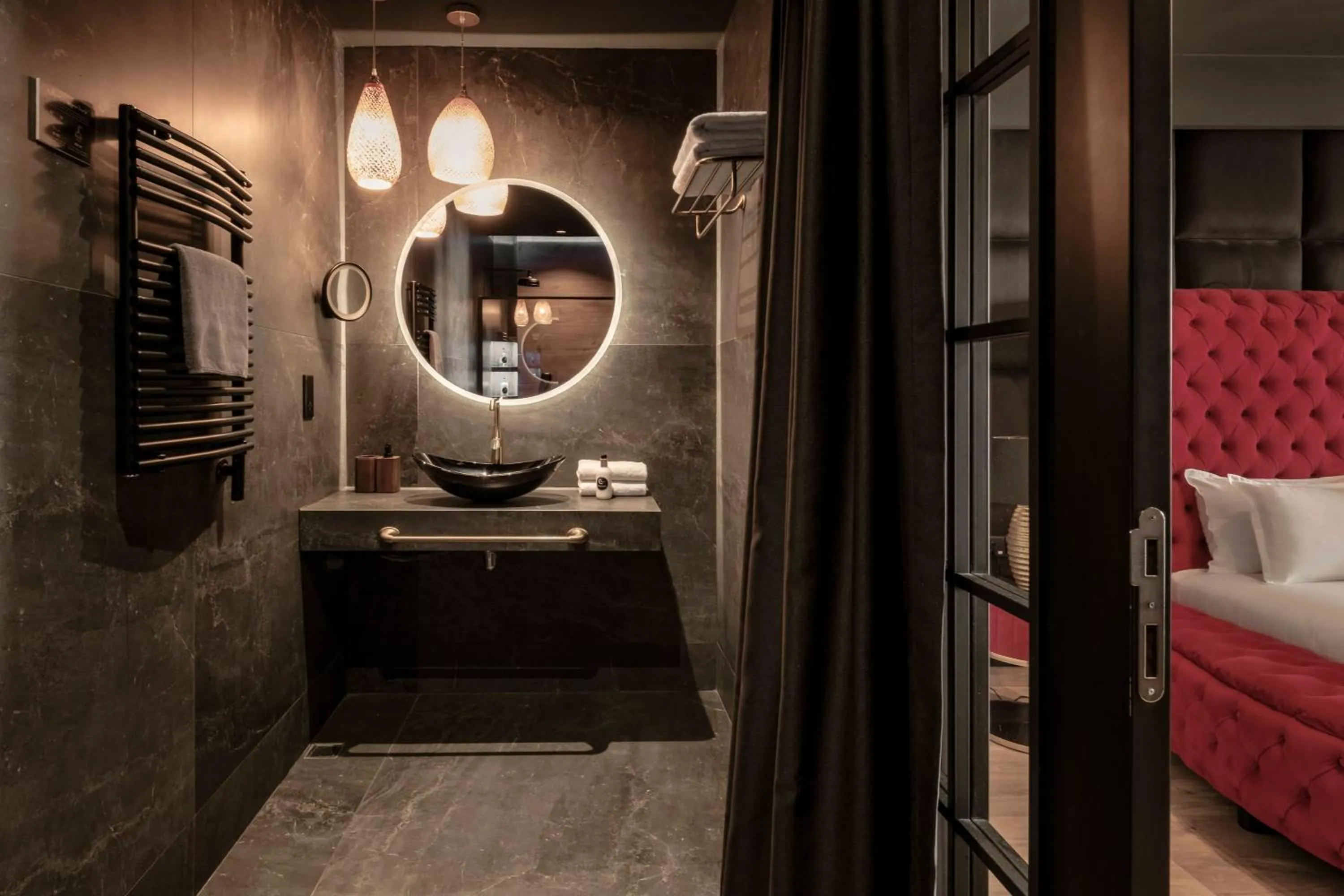 Bathroom, Bed in Damare Resort & SPA