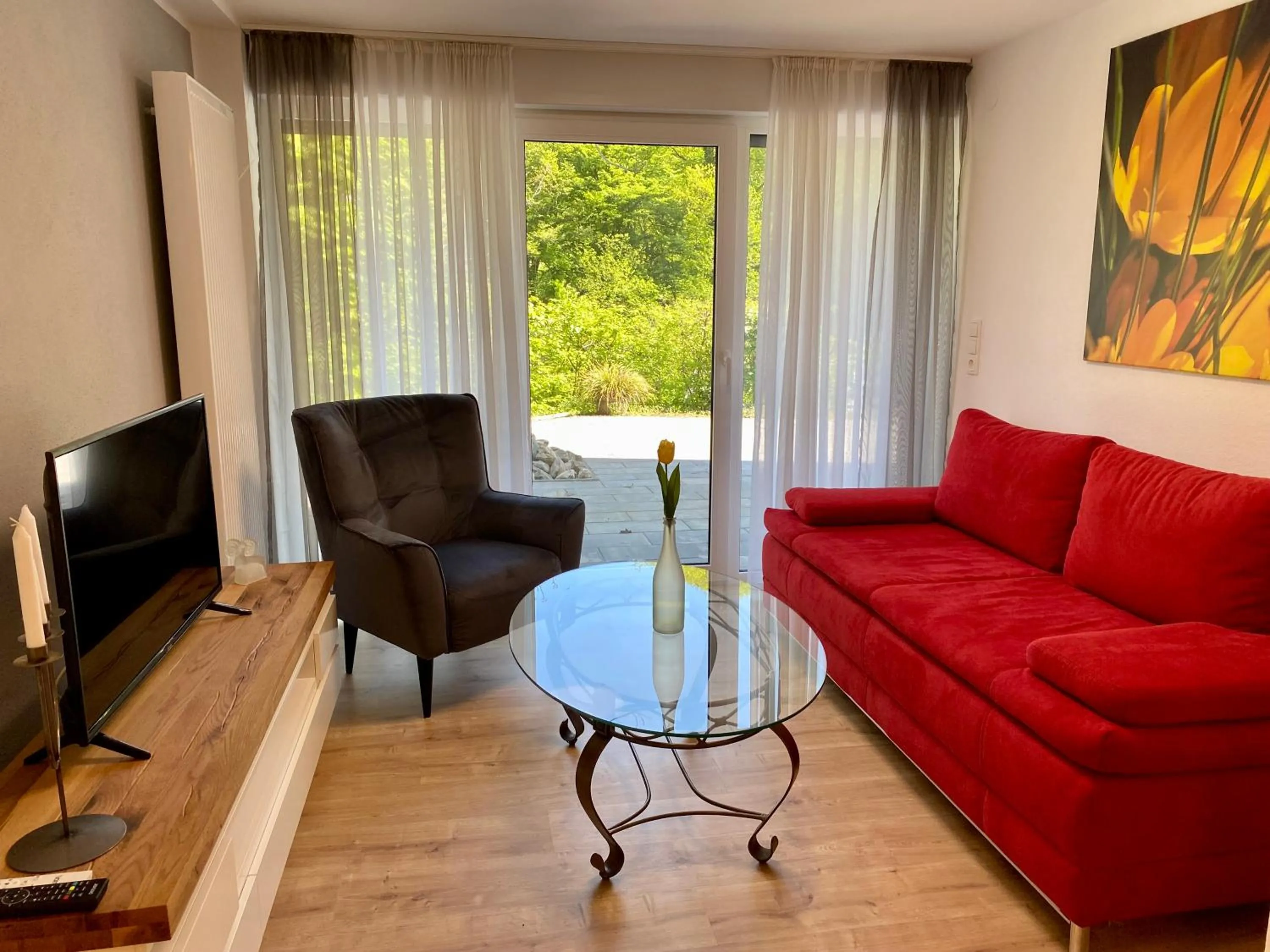 Communal lounge/ TV room in Haus Maria Isenburg - Naturpark Rhein-Westerwald