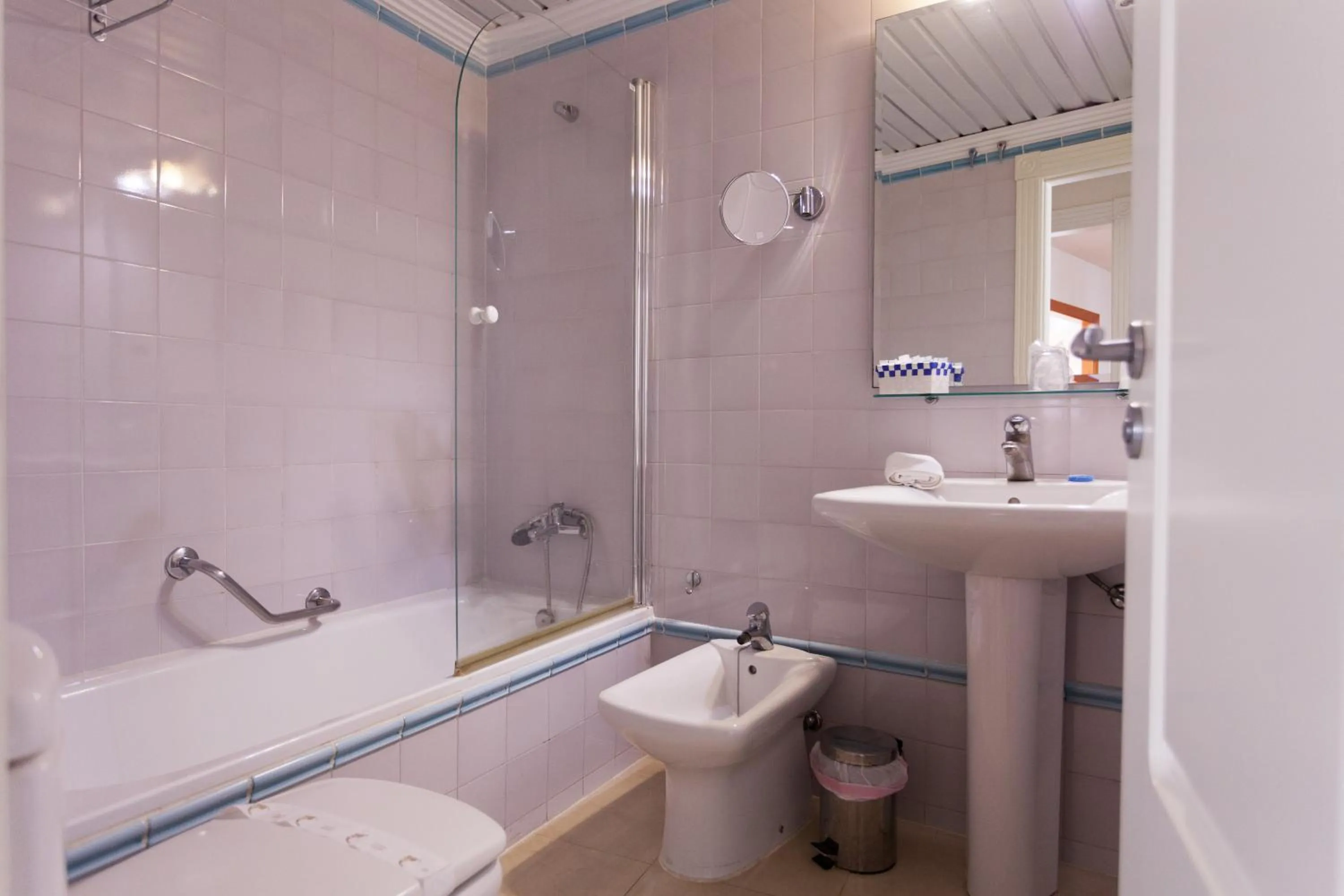 Bathroom in Apartamentos Marina Turquesa