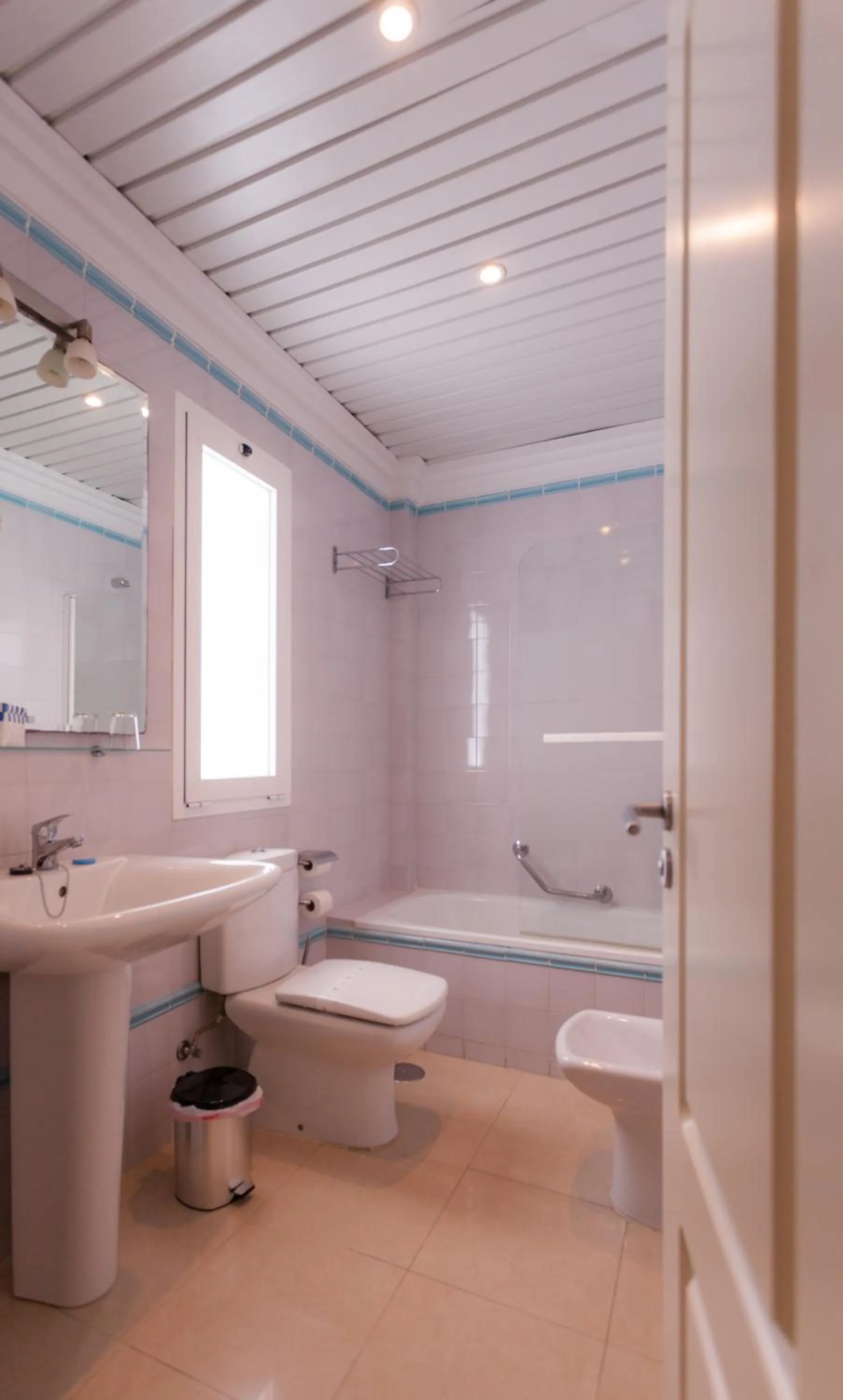 Bathroom in Apartamentos Marina Turquesa