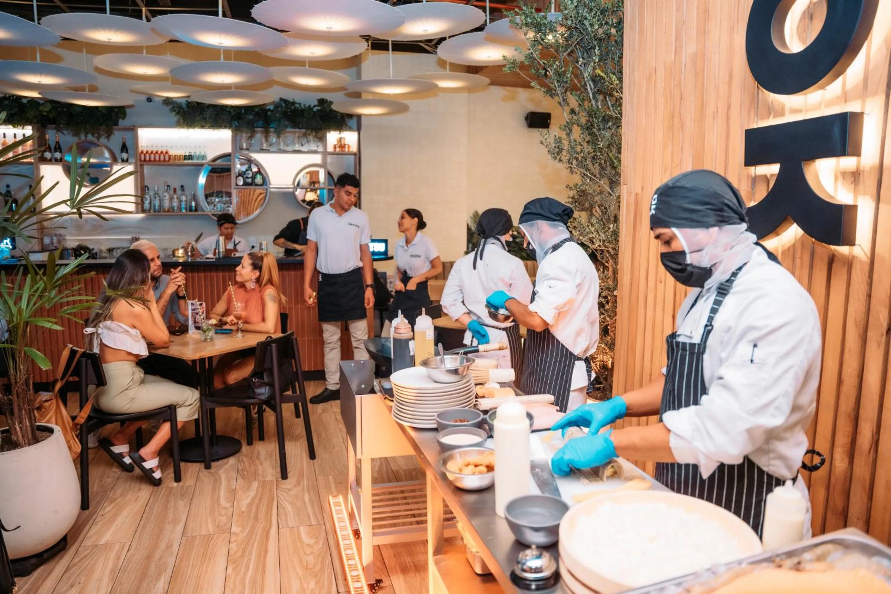 Restaurant/places to eat in Hotel Living by Armoniko