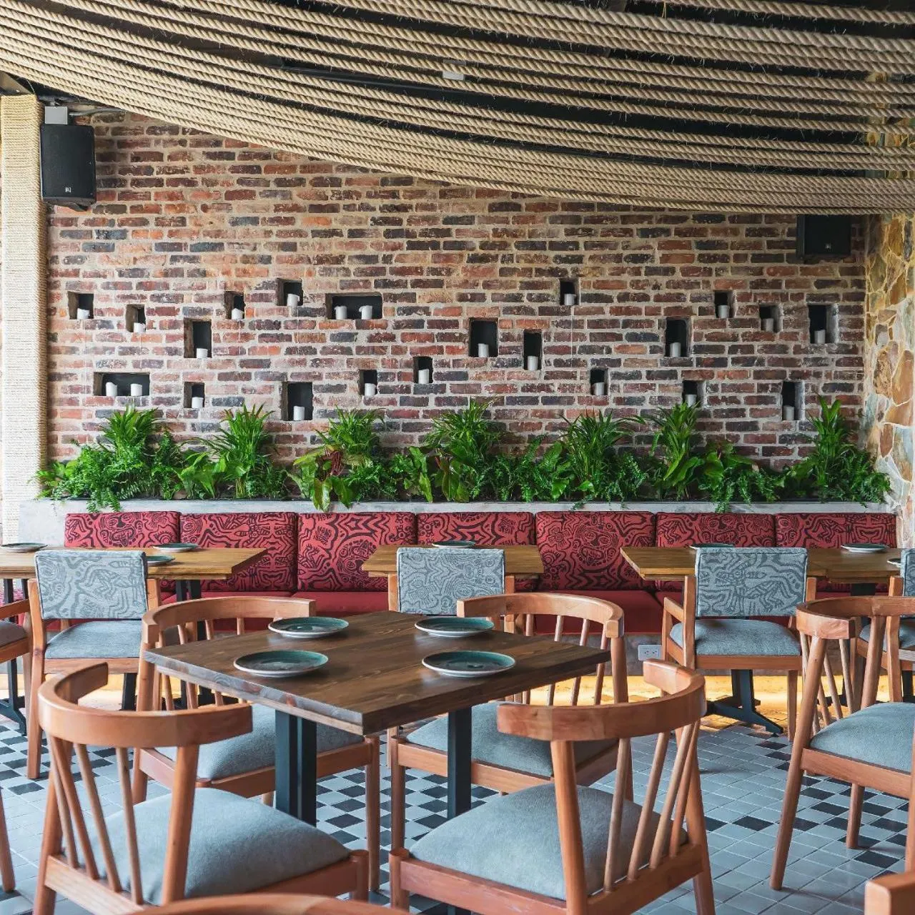 Restaurant/places to eat in Hotel Living by Armoniko