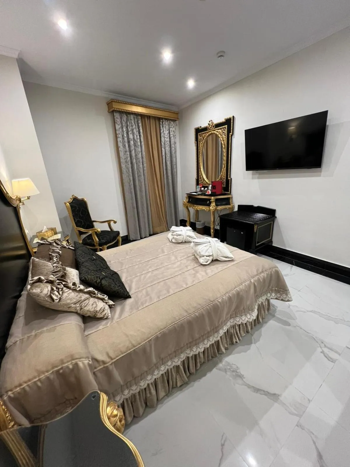 Bed in Adriano Boutique Sevilla