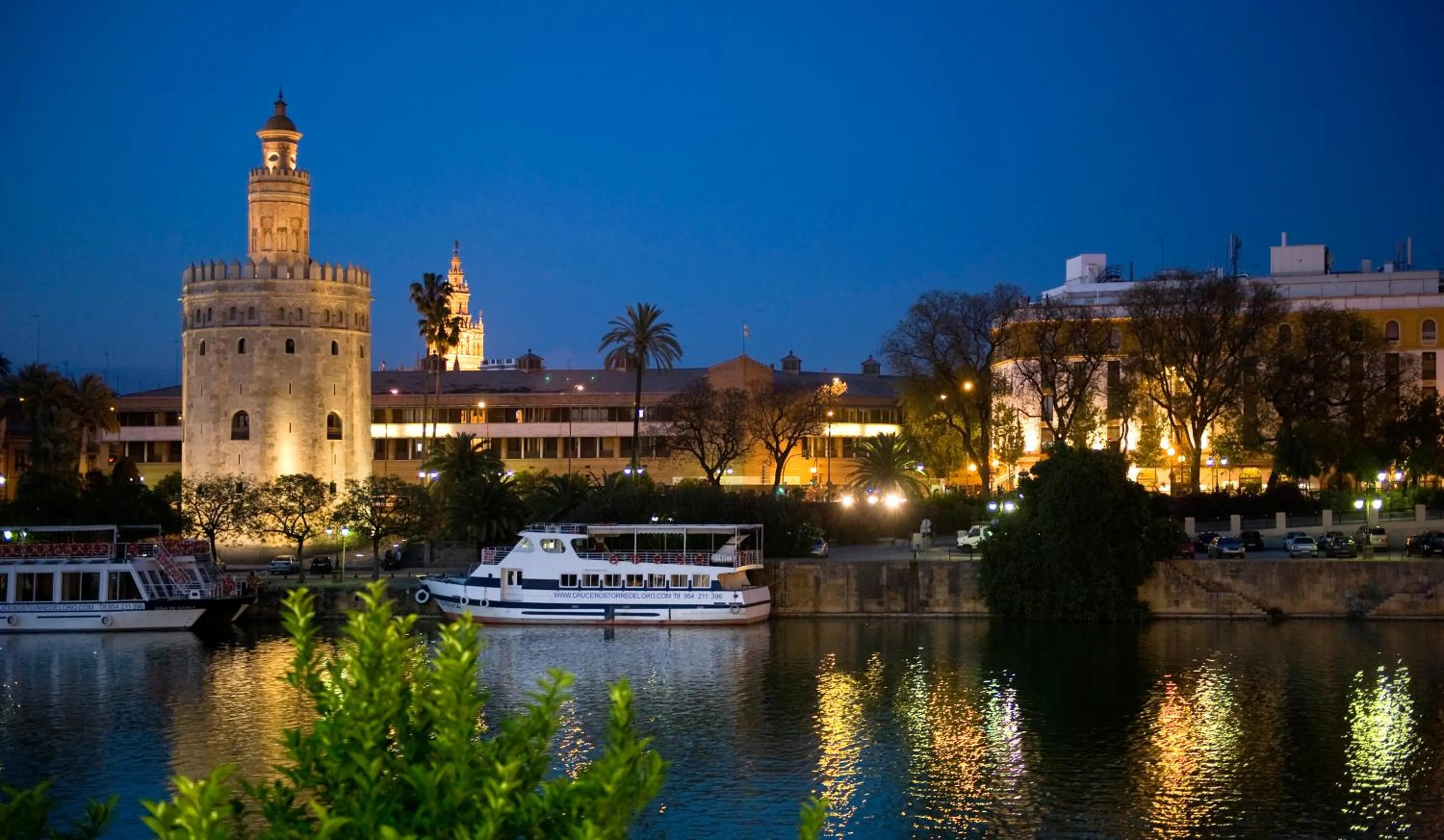 Night in Adriano Boutique Sevilla