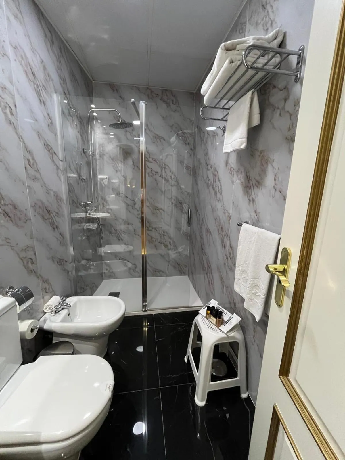 Bathroom in Adriano Boutique Sevilla