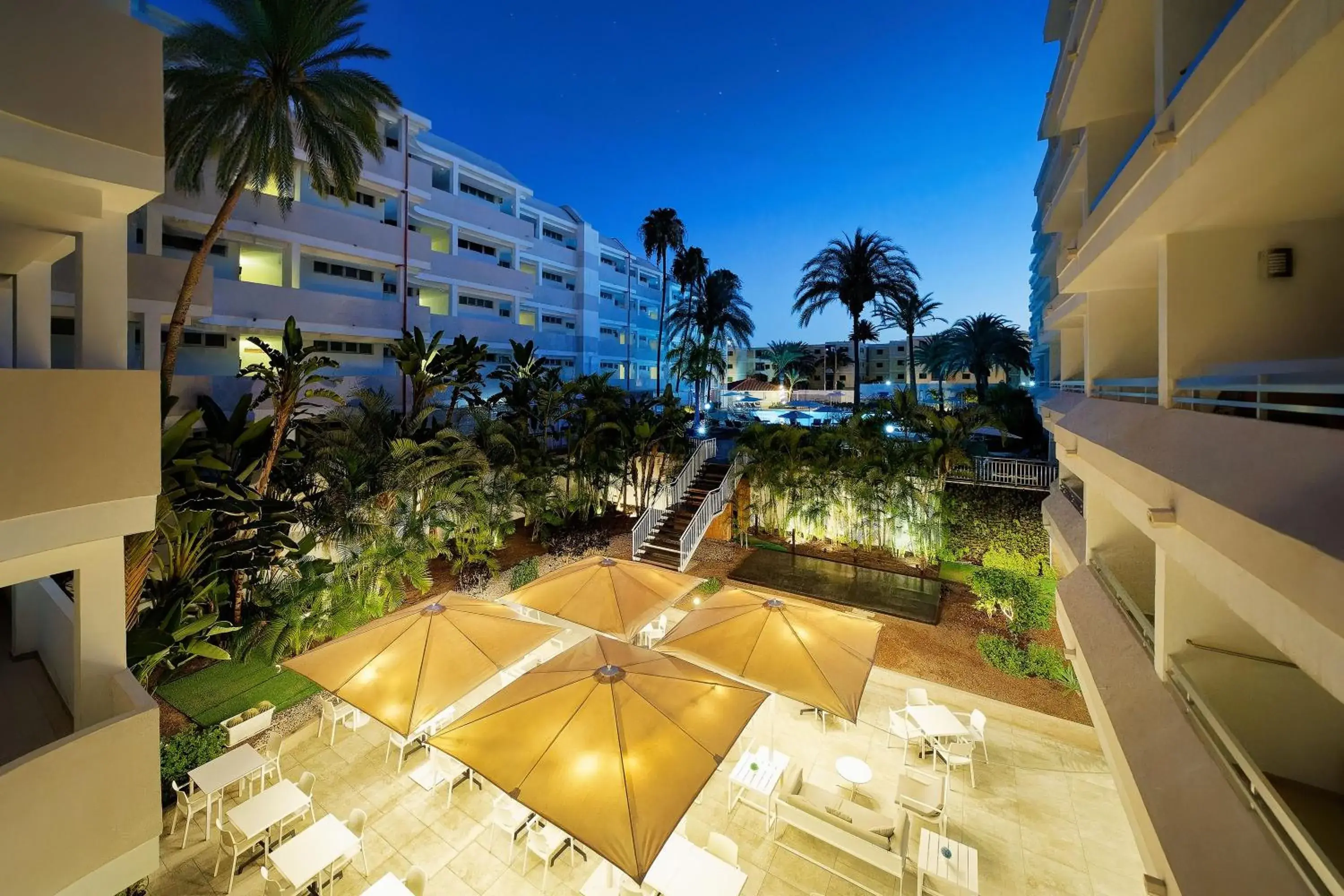 Property building in Akeah Broncemar Property building in Akeah Broncemar