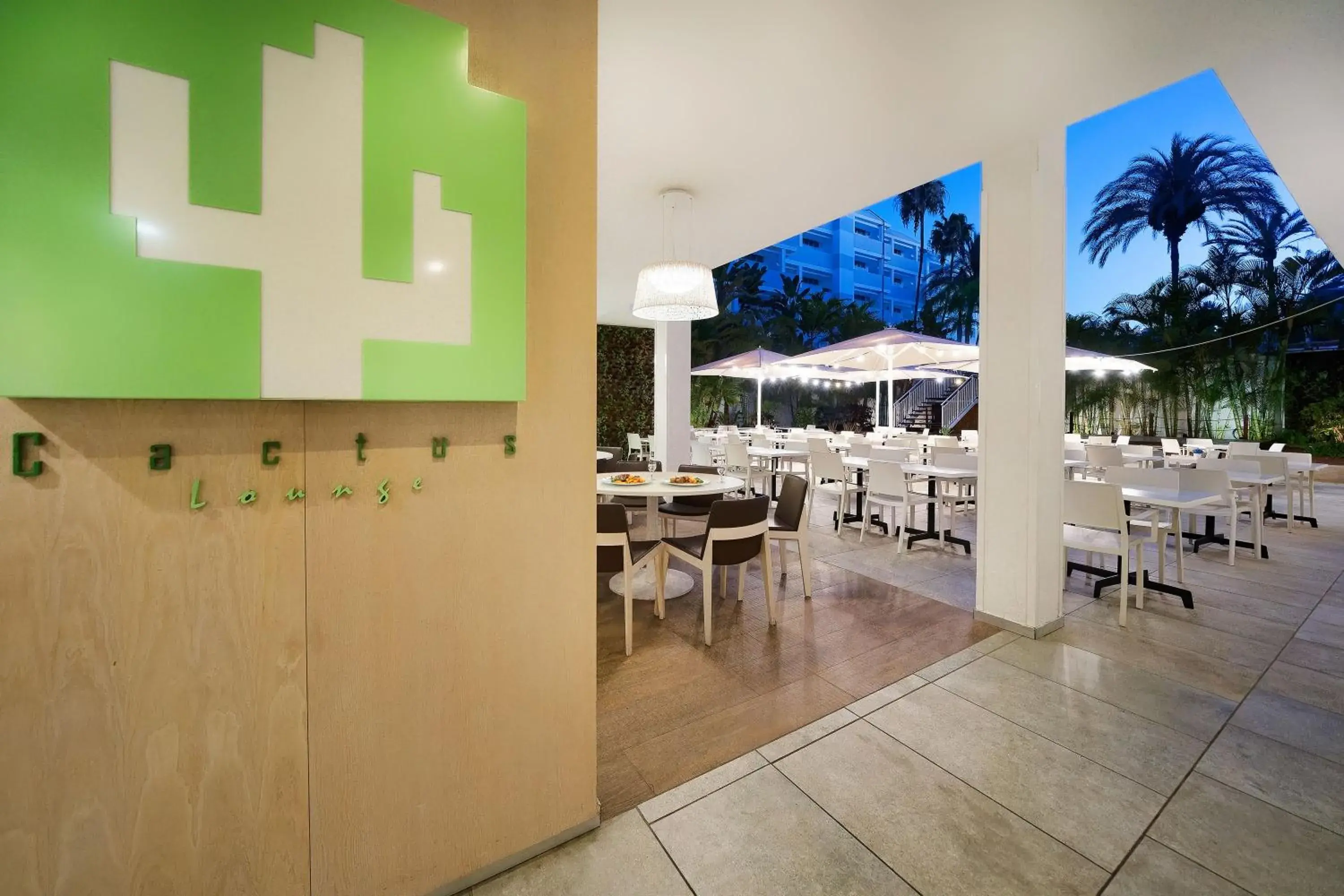 Lounge or bar in Akeah Broncemar Lounge or bar in Akeah Broncemar