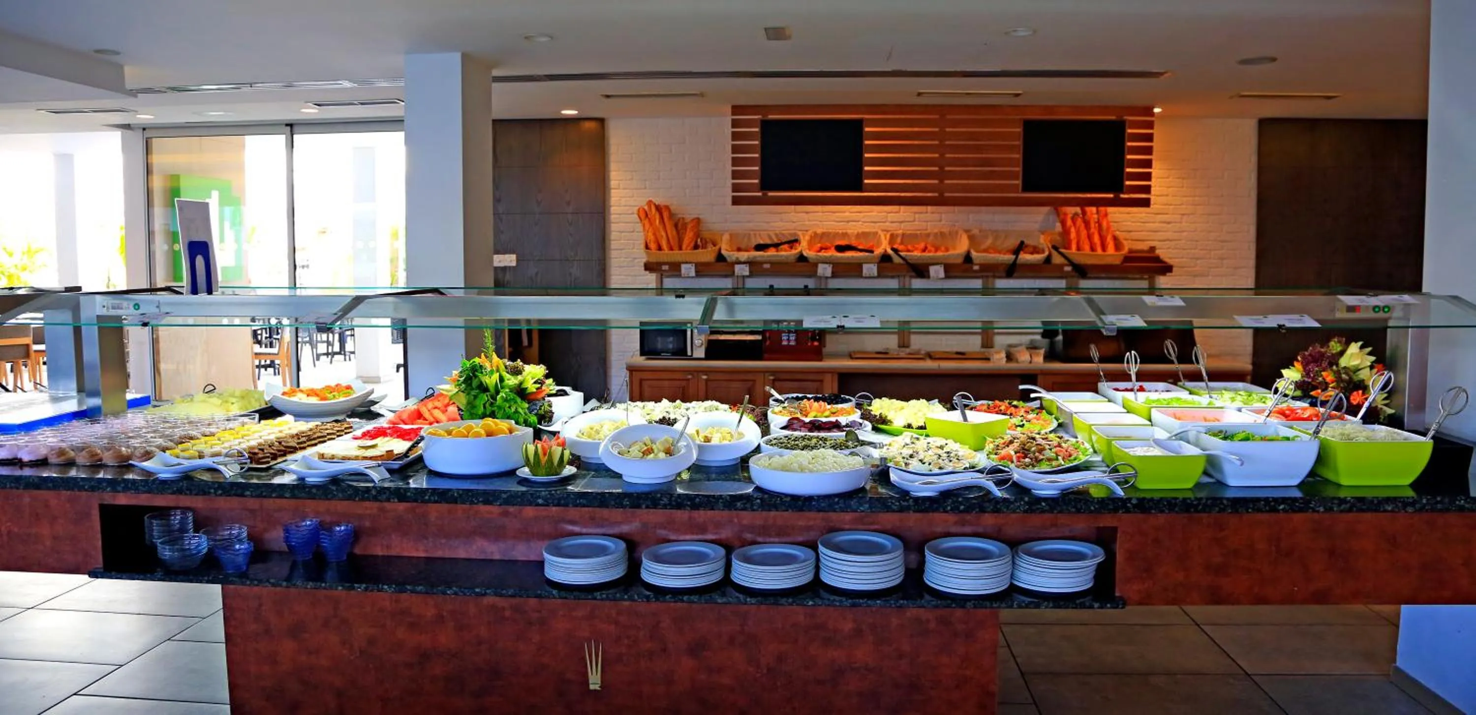 Breakfast in Akeah Broncemar