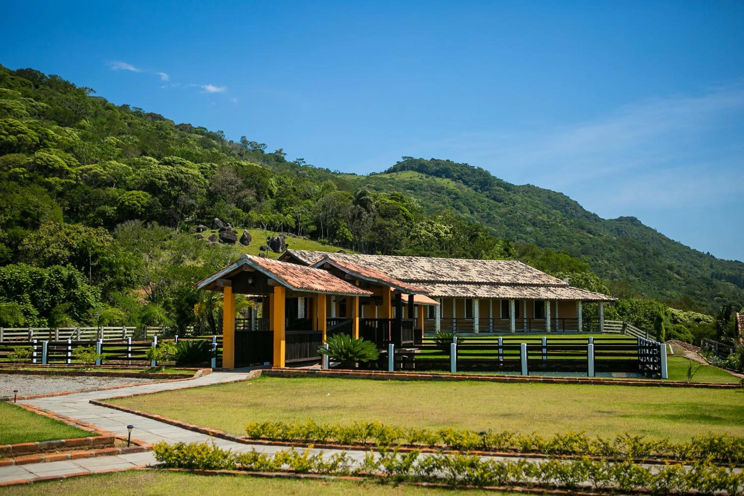 Property building in Eco Mirante Hotel