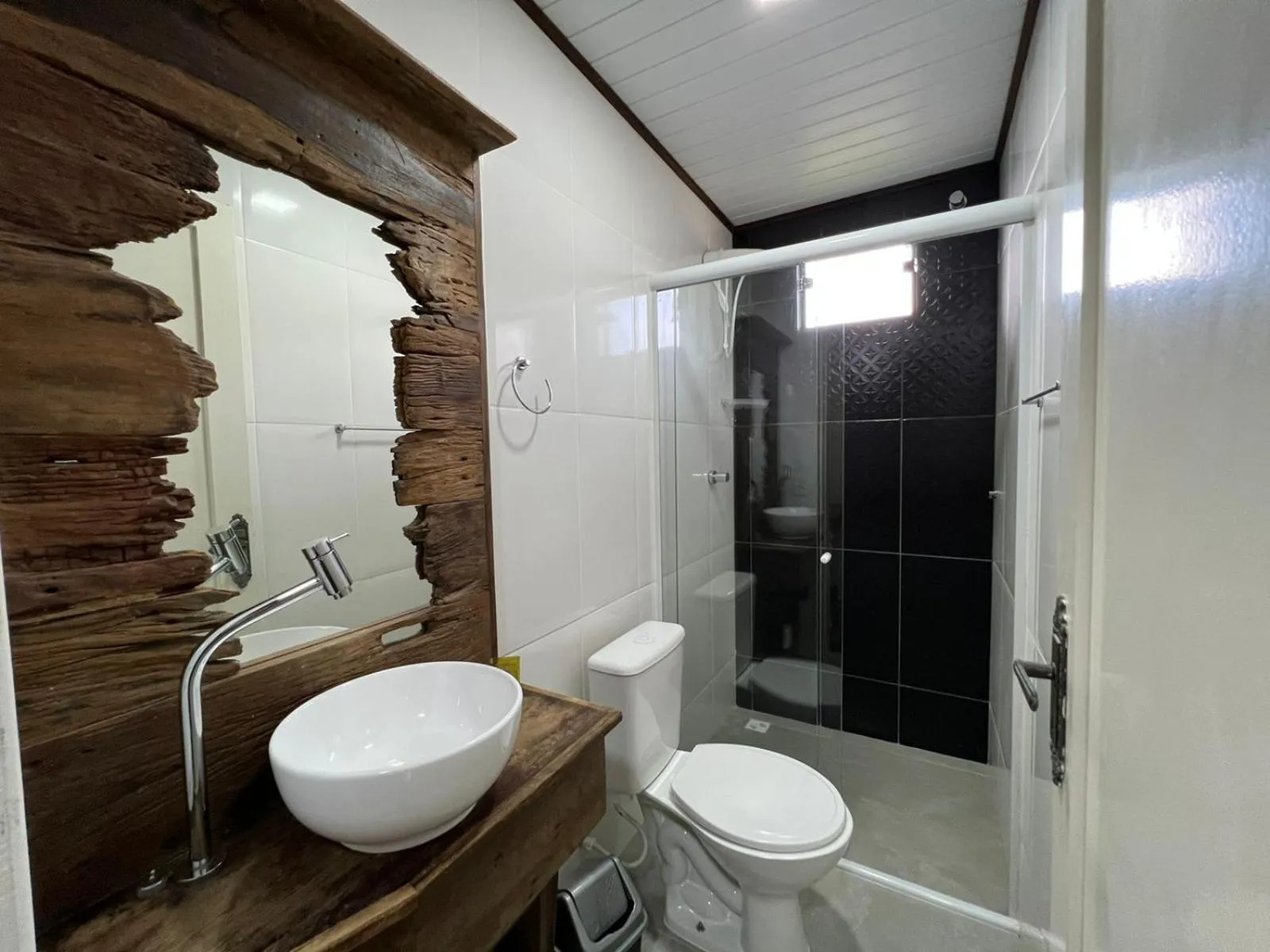 Shower in Eco Mirante Hotel