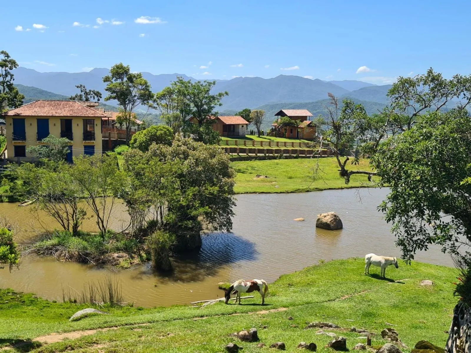 Property building in Eco Mirante Hotel