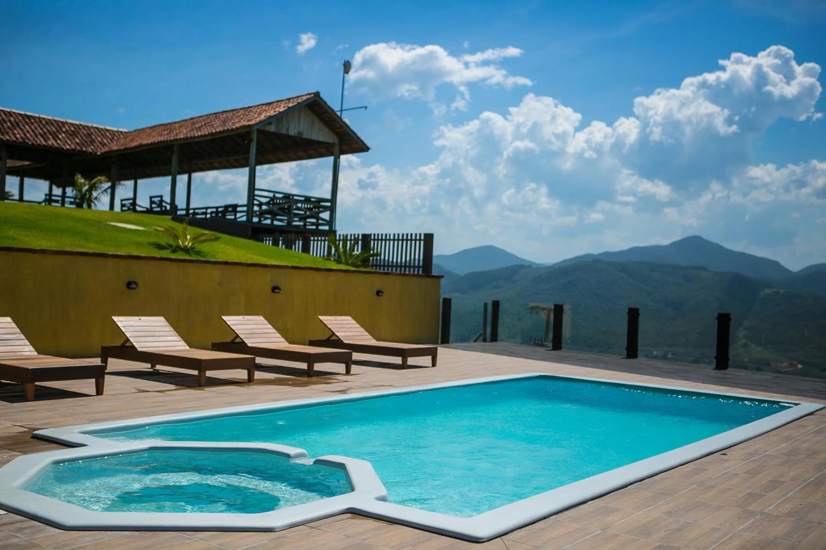 Swimming pool in Eco Mirante Hotel
