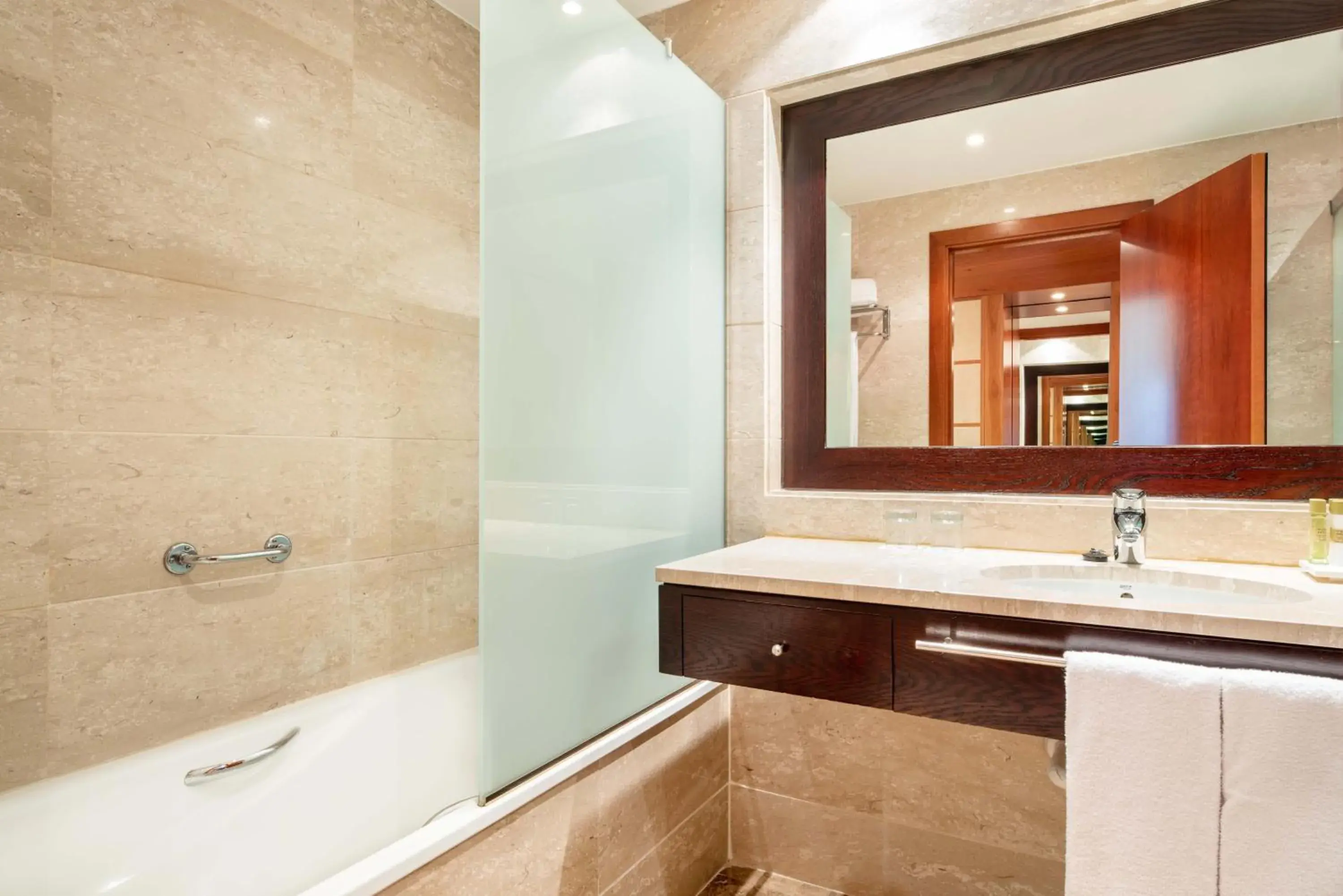Double or Twin Room with Spa Access in Eurostars Isla de La Toja Double or Twin Room with Spa Access in Eurostars Isla de La Toja