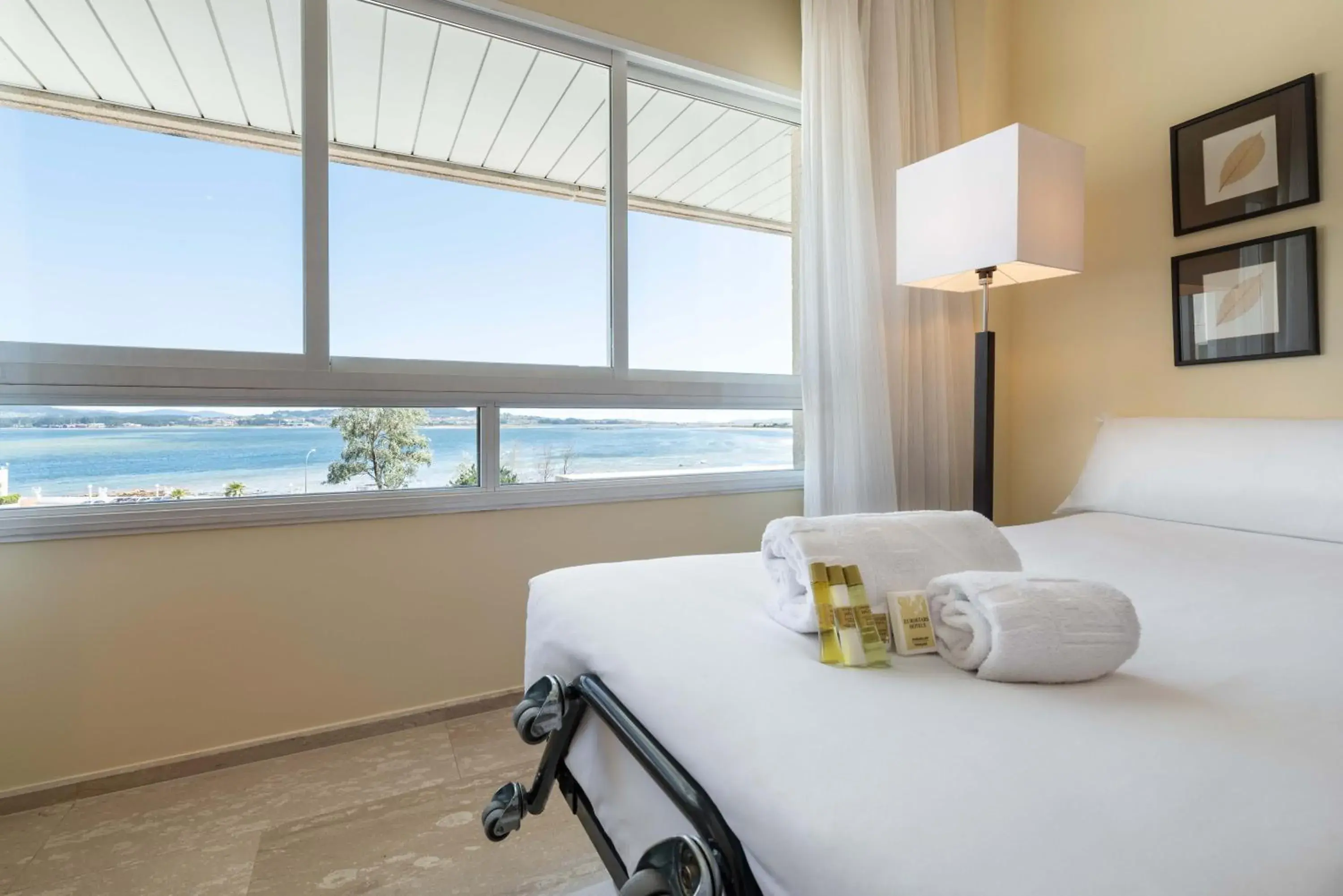 Photo of the whole room, Bed in Eurostars Isla de La Toja Photo of the whole room, Bed in Eurostars Isla de La Toja