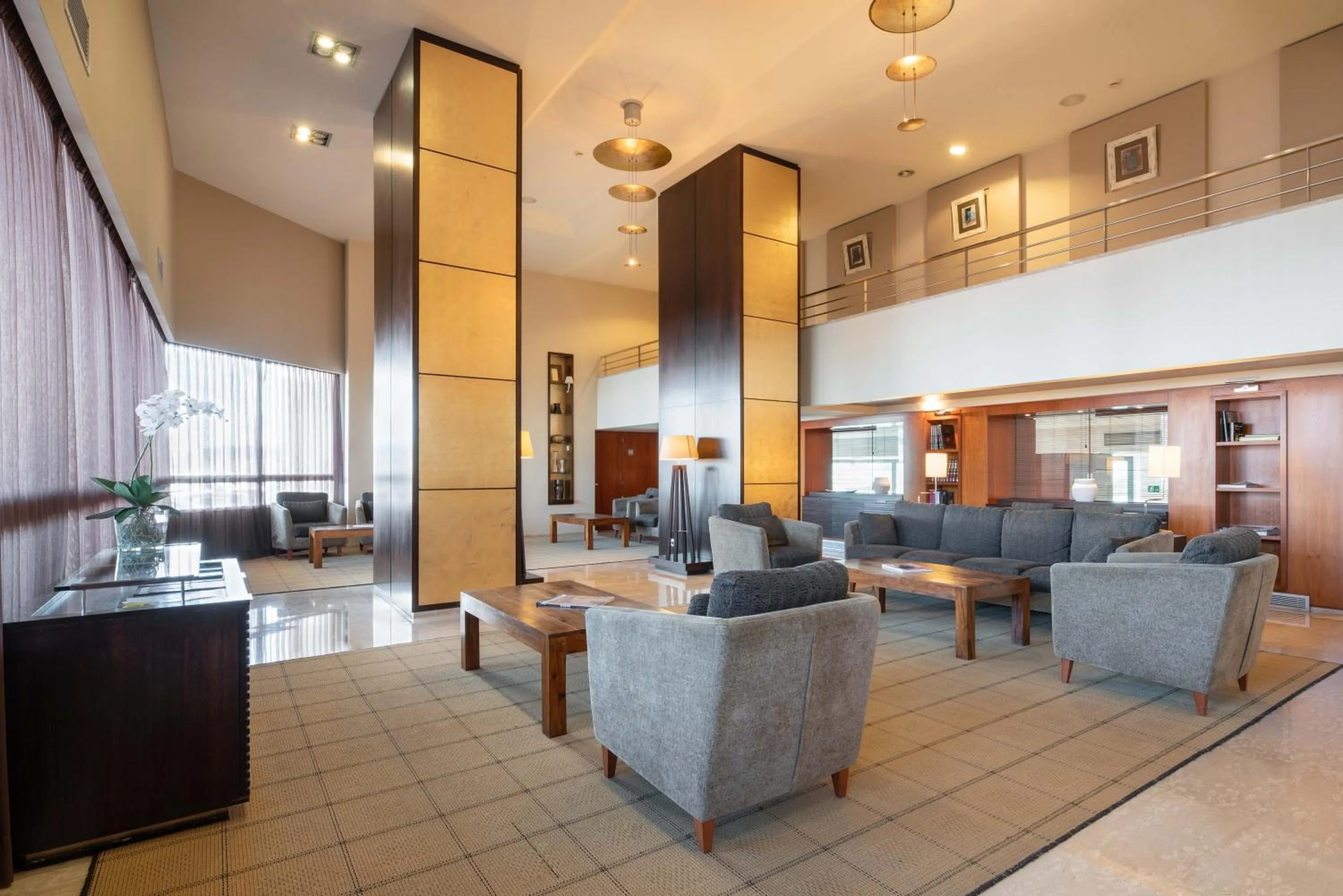 Communal lounge/ TV room in Eurostars Isla de La Toja