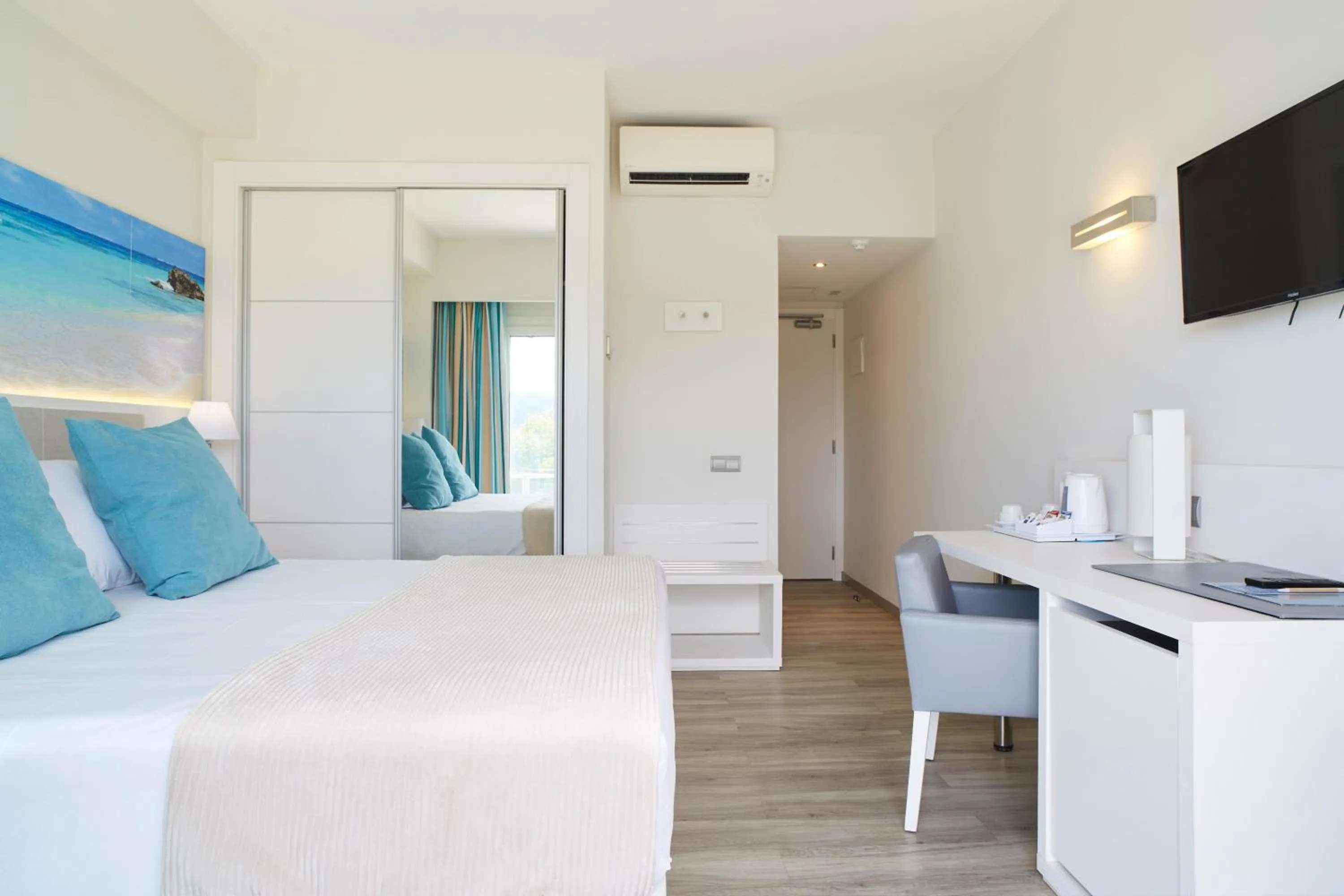 Photo of the whole room, Bed in Invisa Hotel Es Pla - Adults Only