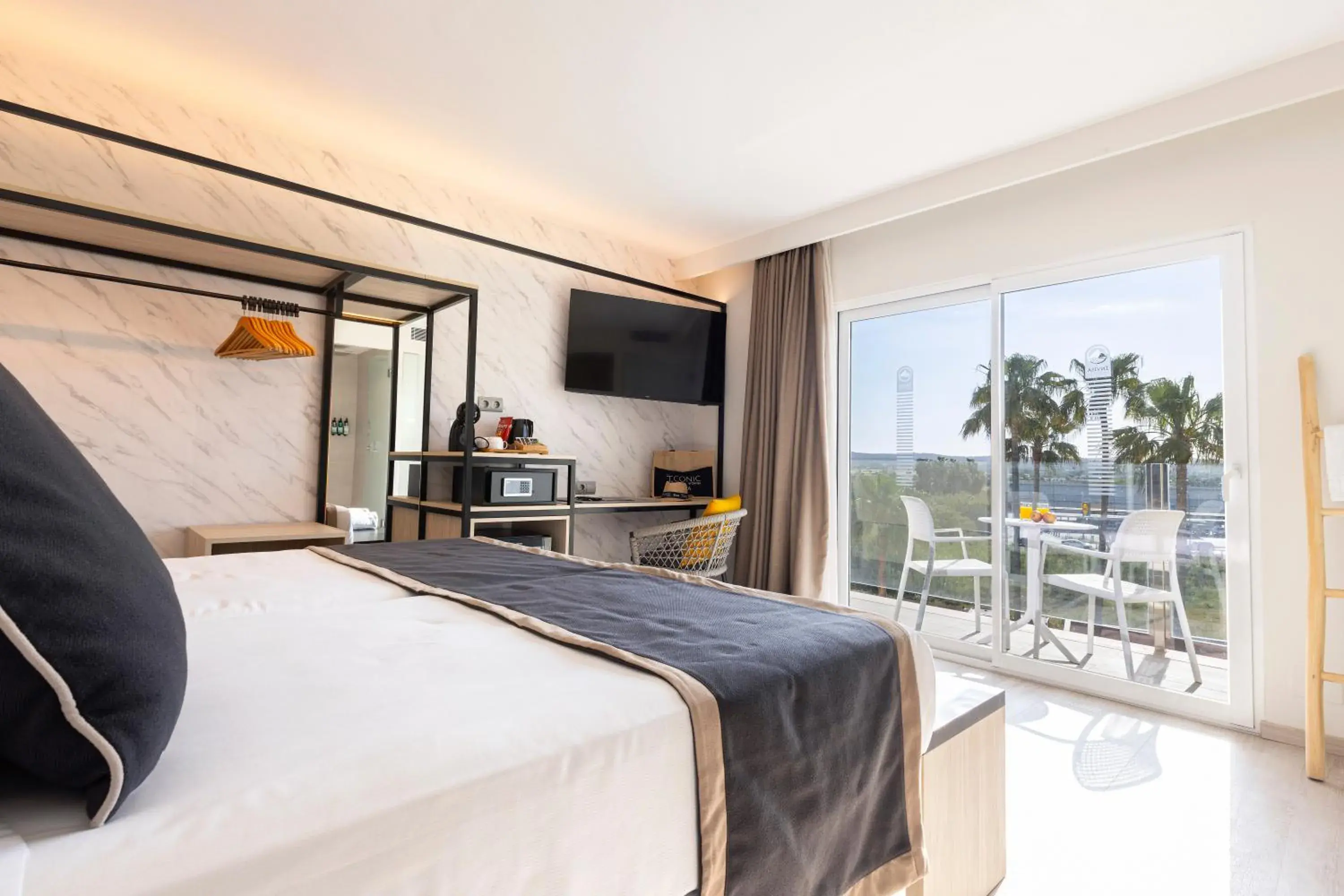 Bed in Invisa Hotel Es Pla - Adults Only Bed in Invisa Hotel Es Pla - Adults Only