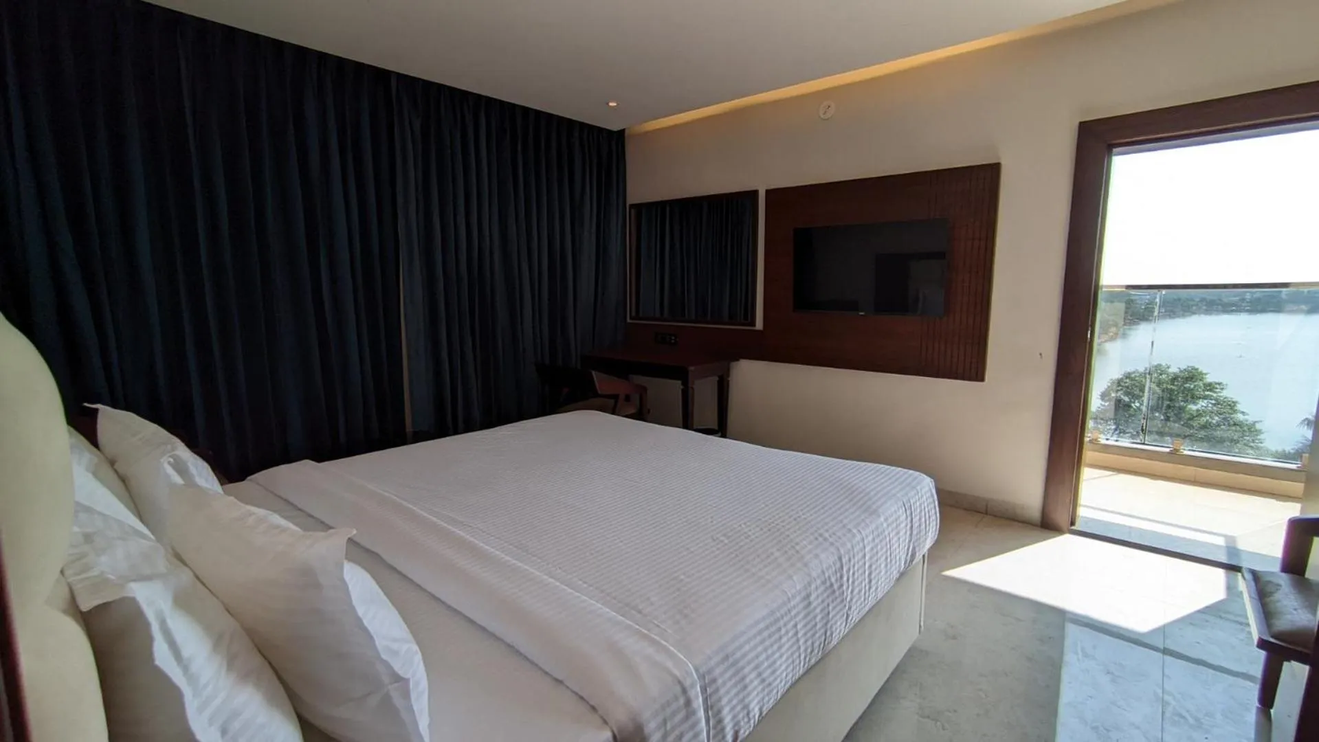 Bedroom, Bed in Mayur Belgaum Presidency Hotel & Spa