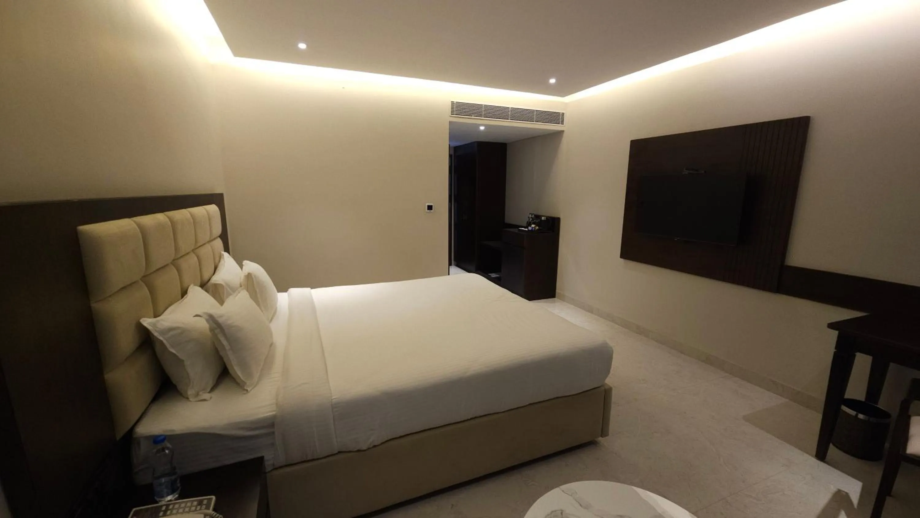 Bed in Mayur Belgaum Presidency Hotel & Spa