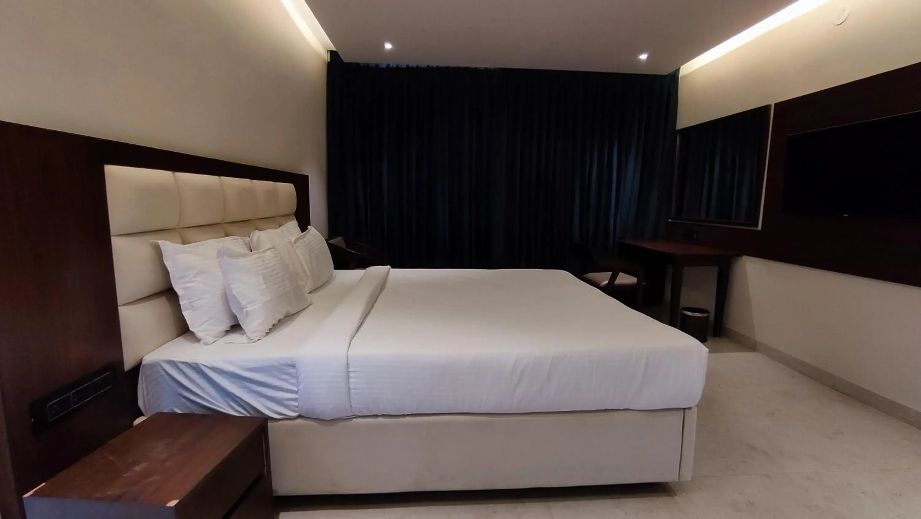 Bedroom, Bed in Mayur Belgaum Presidency Hotel & Spa Bedroom, Bed in Mayur Belgaum Presidency Hotel & Spa
