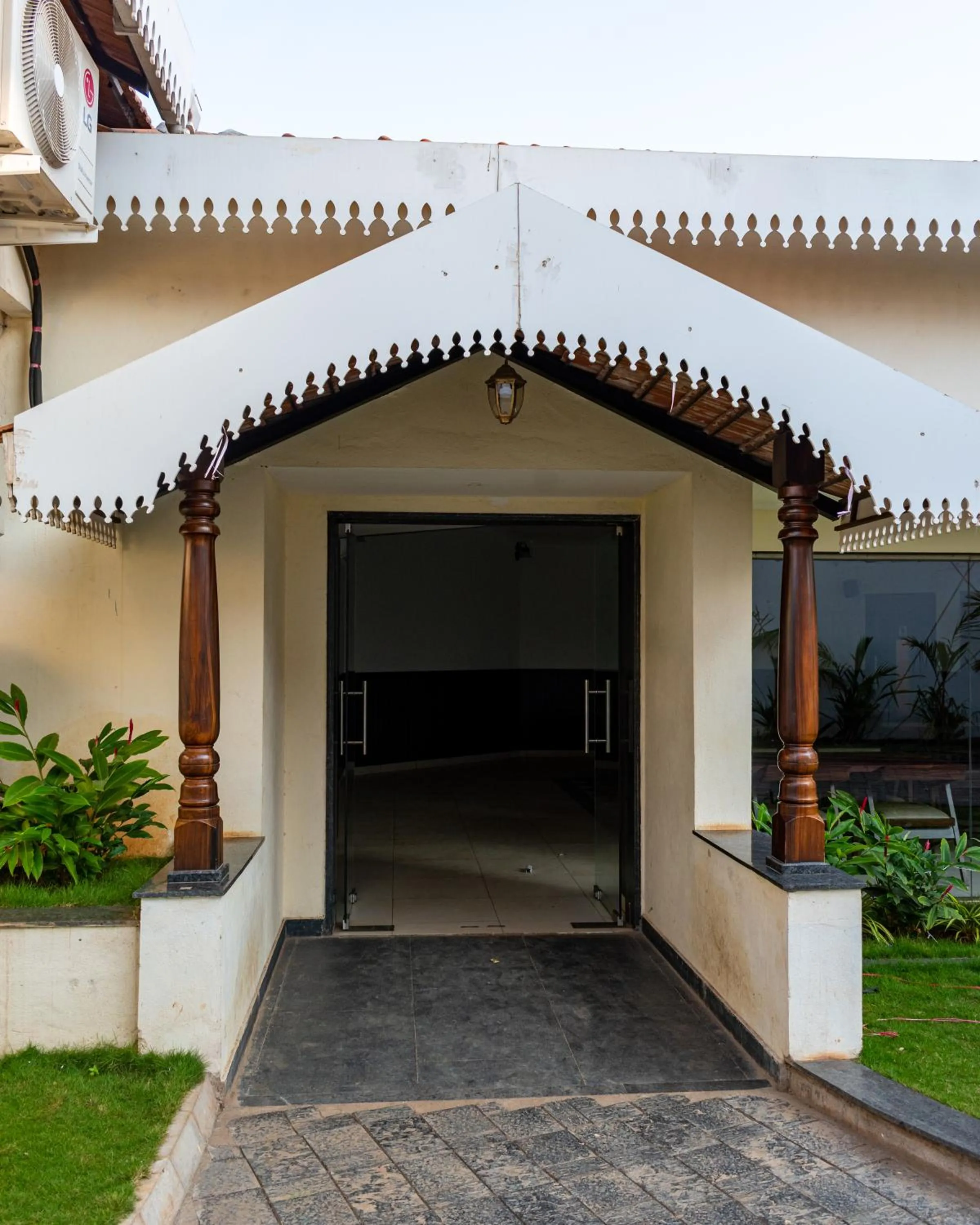 Facade/entrance in Mayur Belgaum Presidency Hotel & Spa