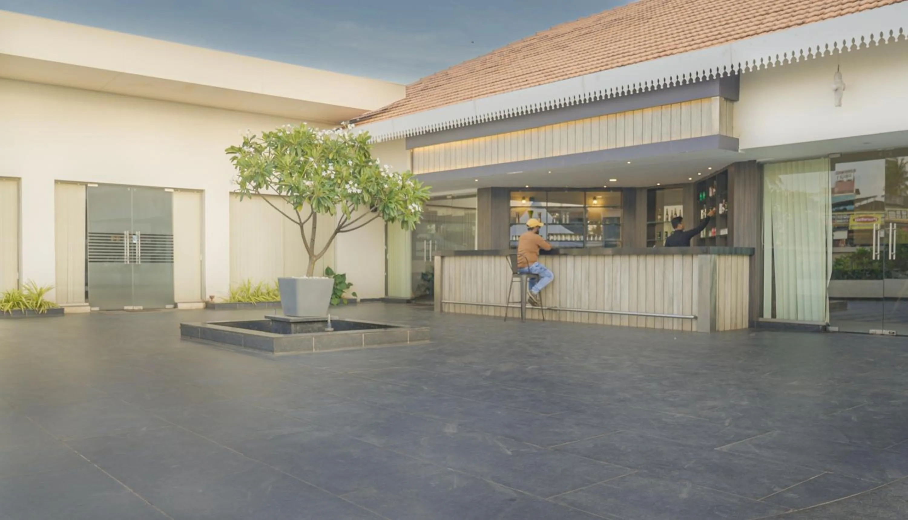 Lounge or bar in Mayur Belgaum Presidency Hotel & Spa