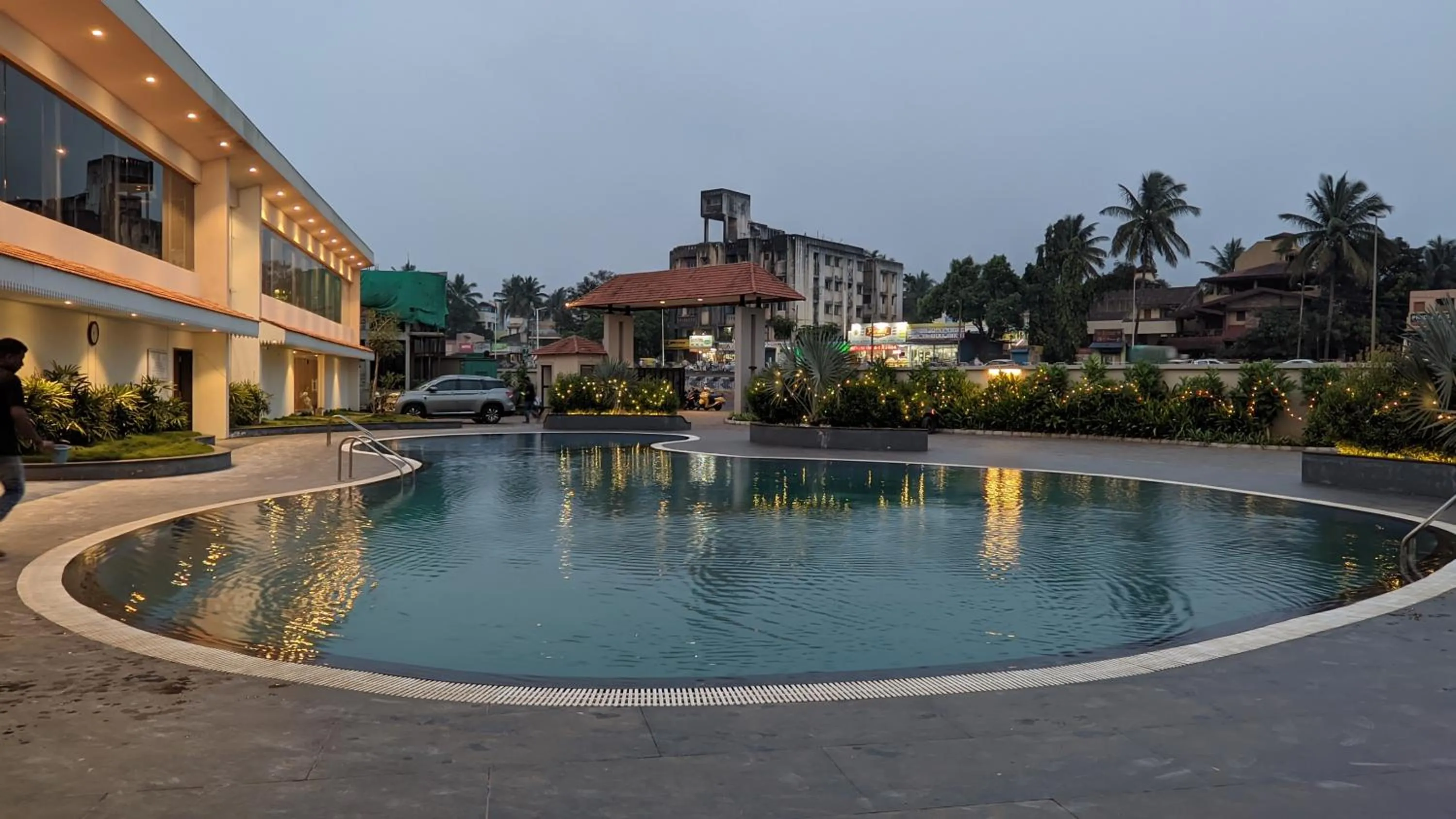 Swimming pool in Mayur Belgaum Presidency Hotel & Spa