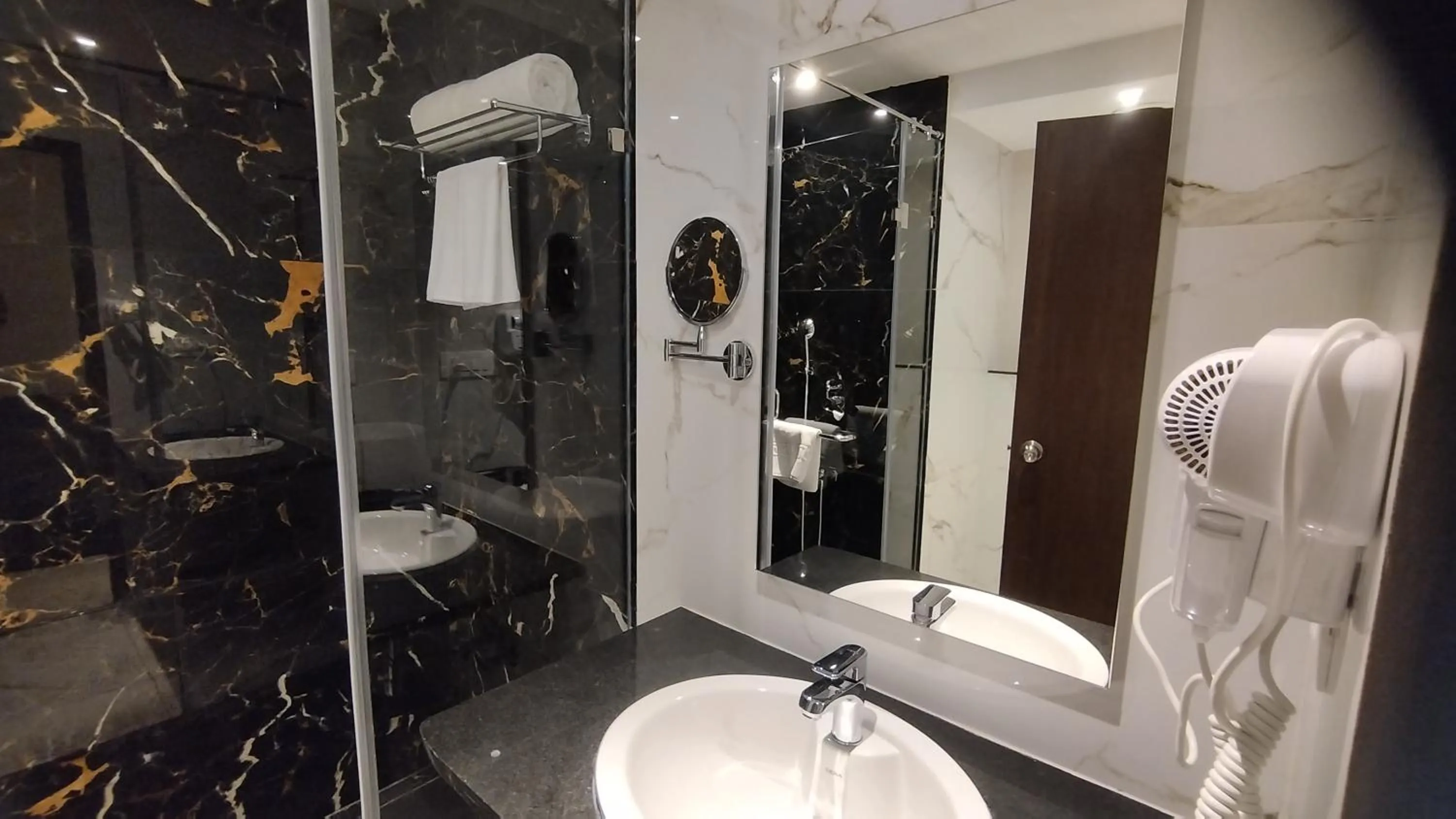Bathroom in Mayur Belgaum Presidency Hotel & Spa