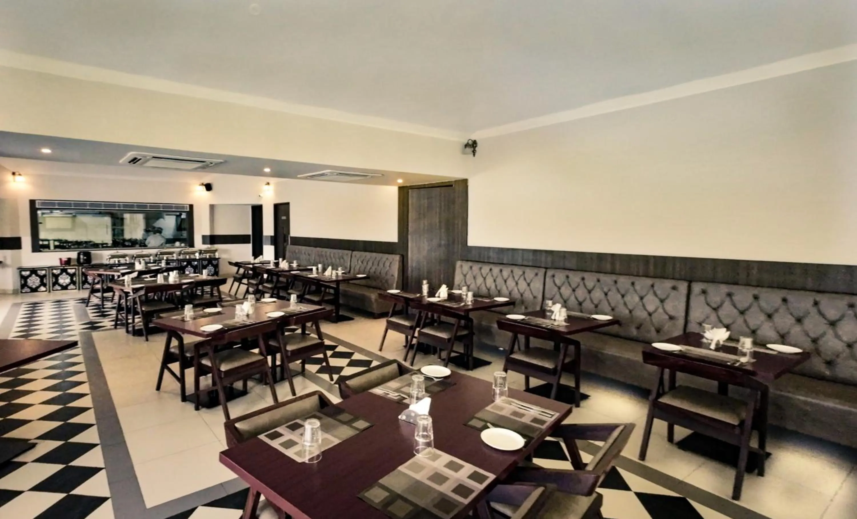 Restaurant/places to eat in Mayur Belgaum Presidency Hotel & Spa