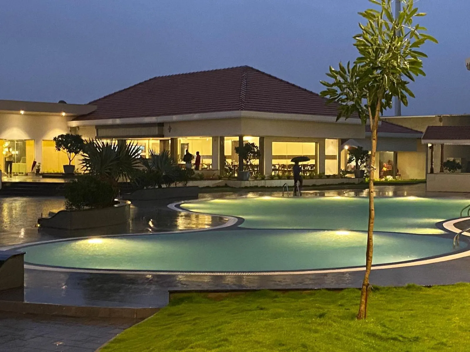 Swimming pool in Mayur Belgaum Presidency Hotel & Spa