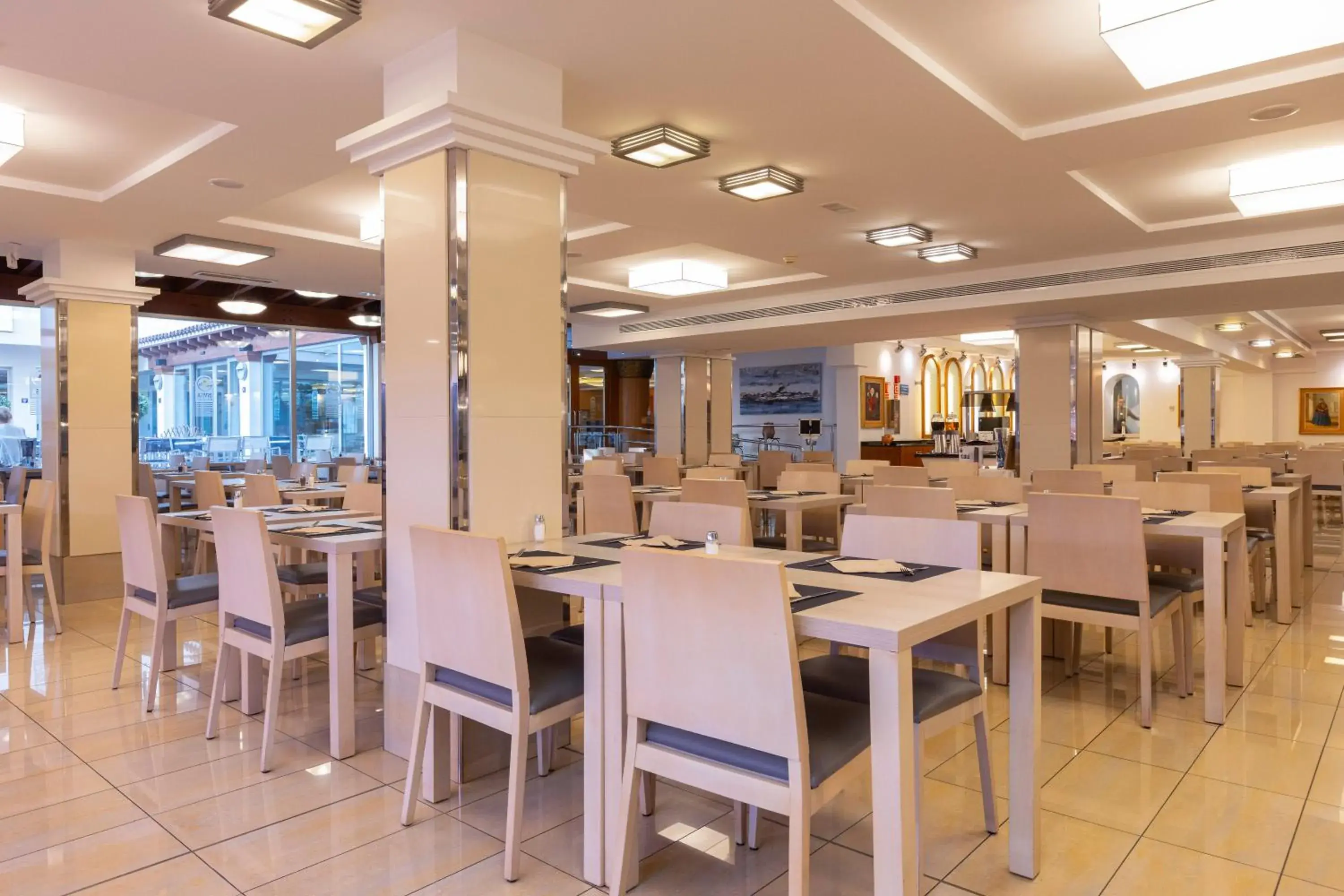 Restaurant/places to eat in Invisa Hotel La Cala Restaurant/places to eat in Invisa Hotel La Cala