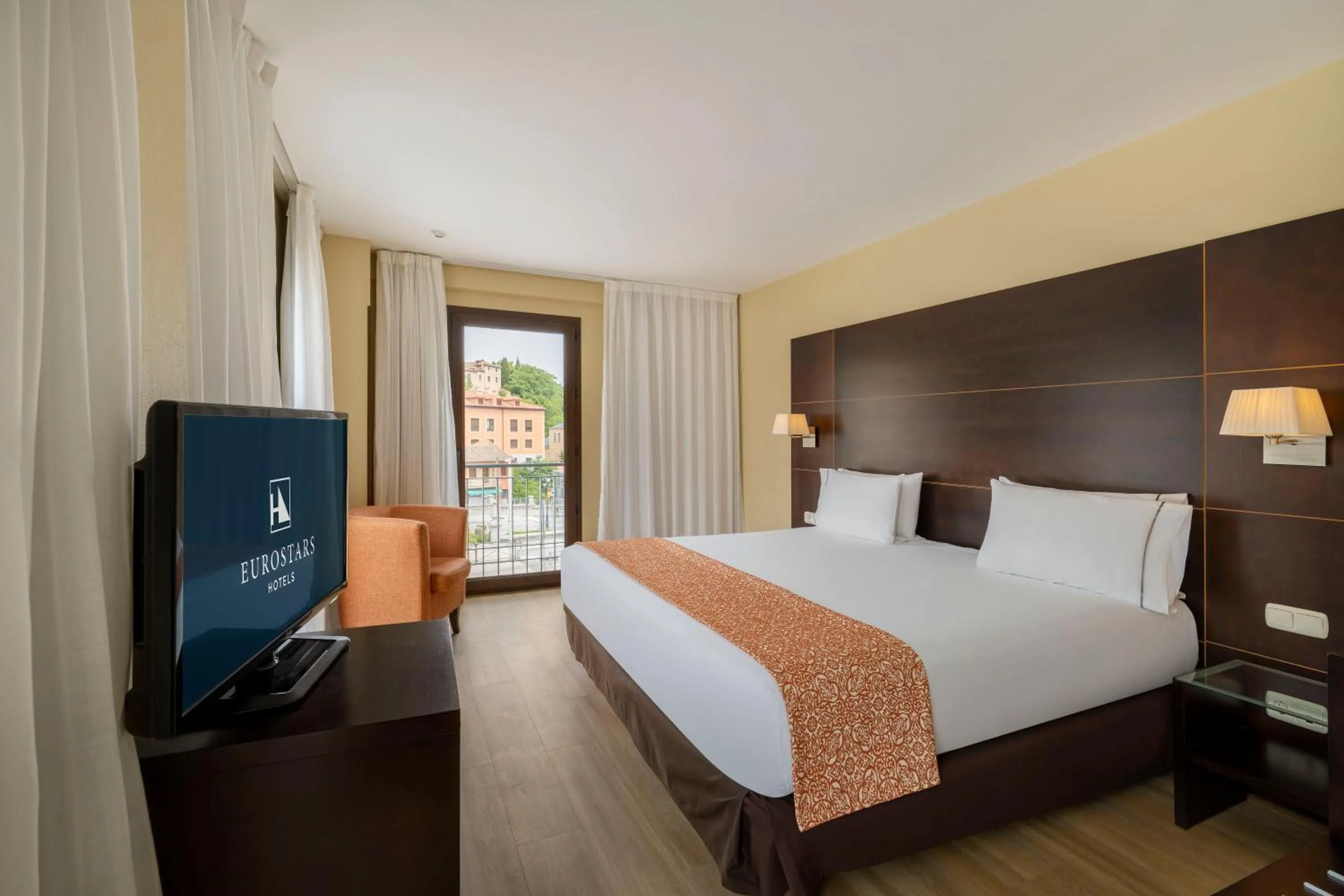 Bedroom, Bed in Eurostars Plaza Acueducto