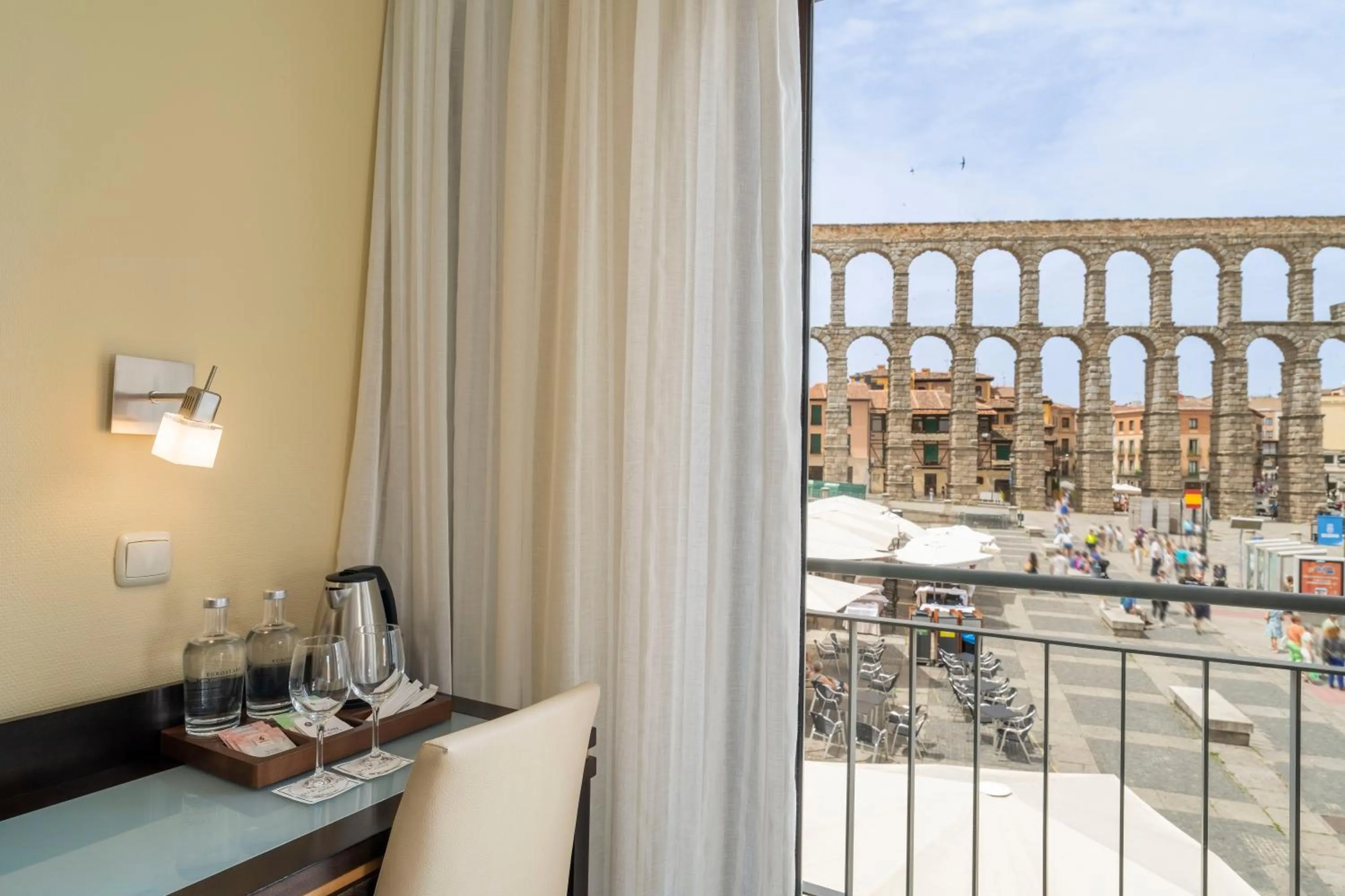 City view in Eurostars Plaza Acueducto