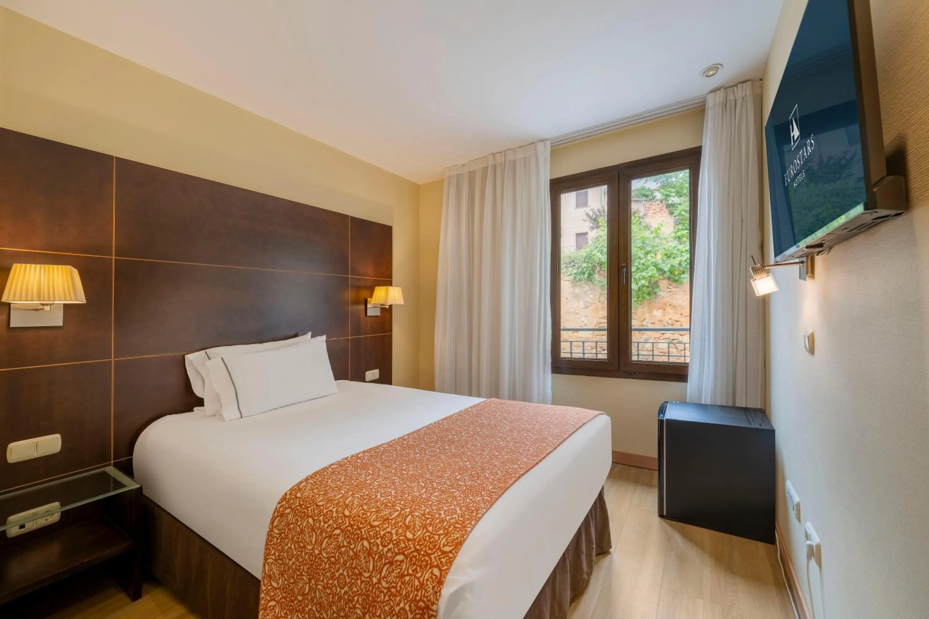 Bedroom, Bed in Eurostars Plaza Acueducto