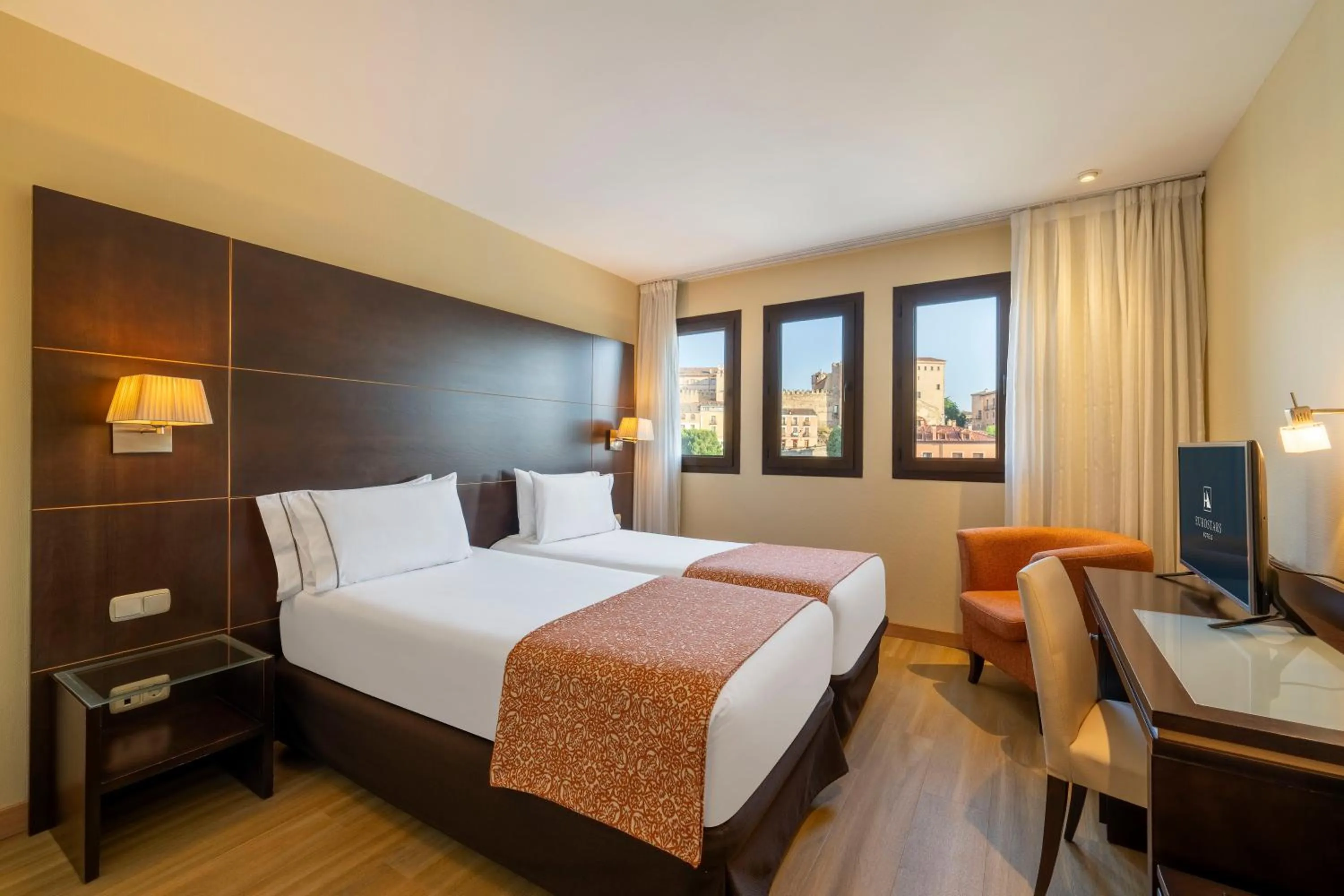 Bedroom, Bed in Eurostars Plaza Acueducto