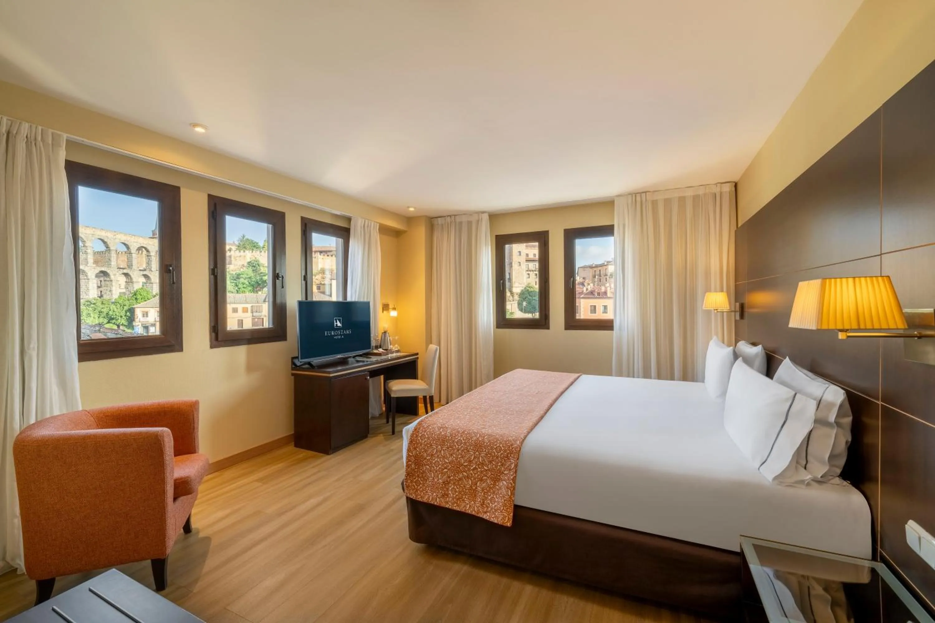 Bedroom, Bed in Eurostars Plaza Acueducto